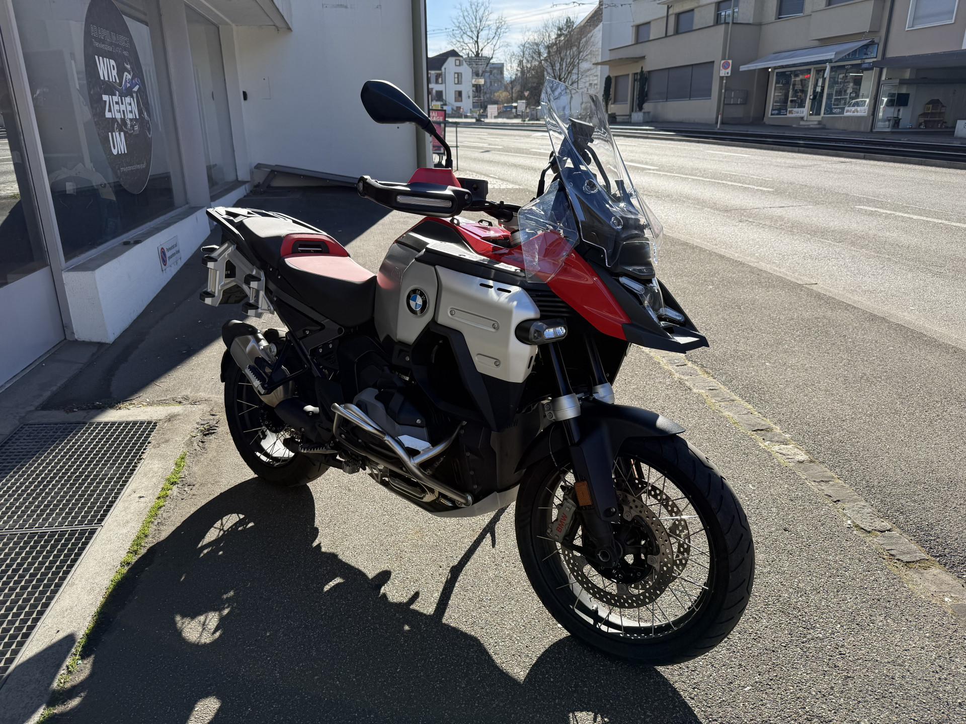 BMW R 1300 GS Adventure-image-2