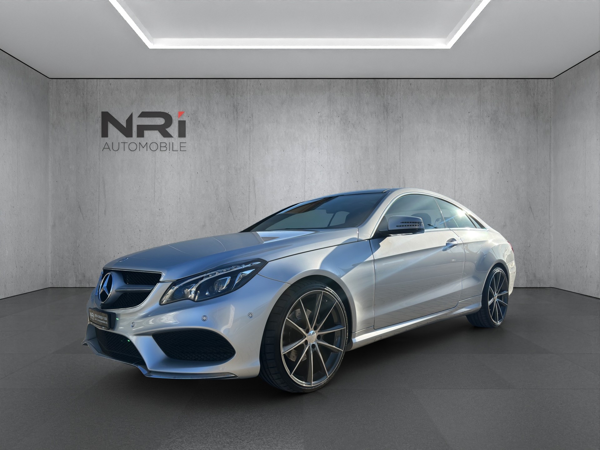 MERCEDES-BENZ E 300 Coupé-showroom-element-1