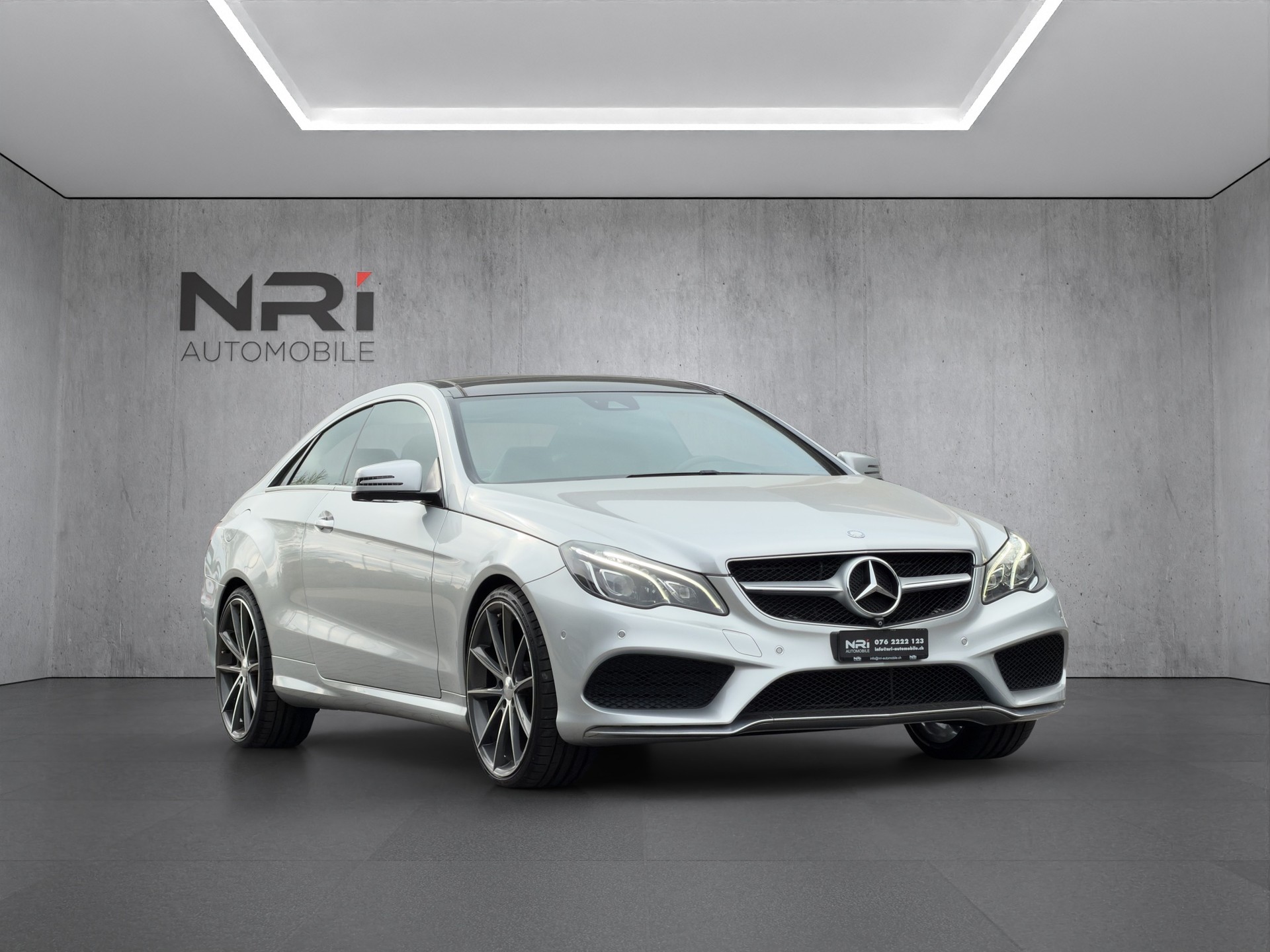MERCEDES-BENZ E 300 AMG Coupé-showroom-element-2
