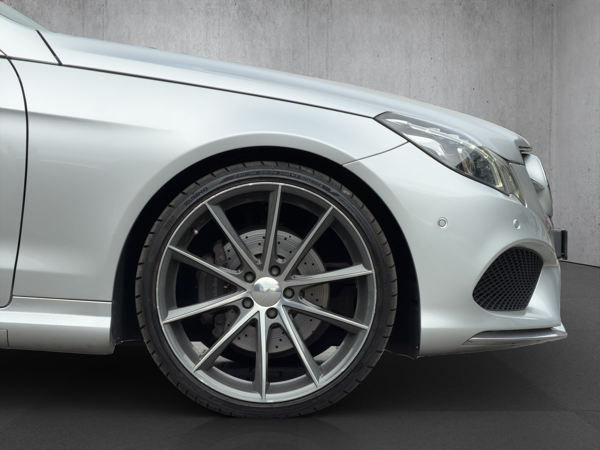 MERCEDES-BENZ E 300 AMG Coupé-image-8