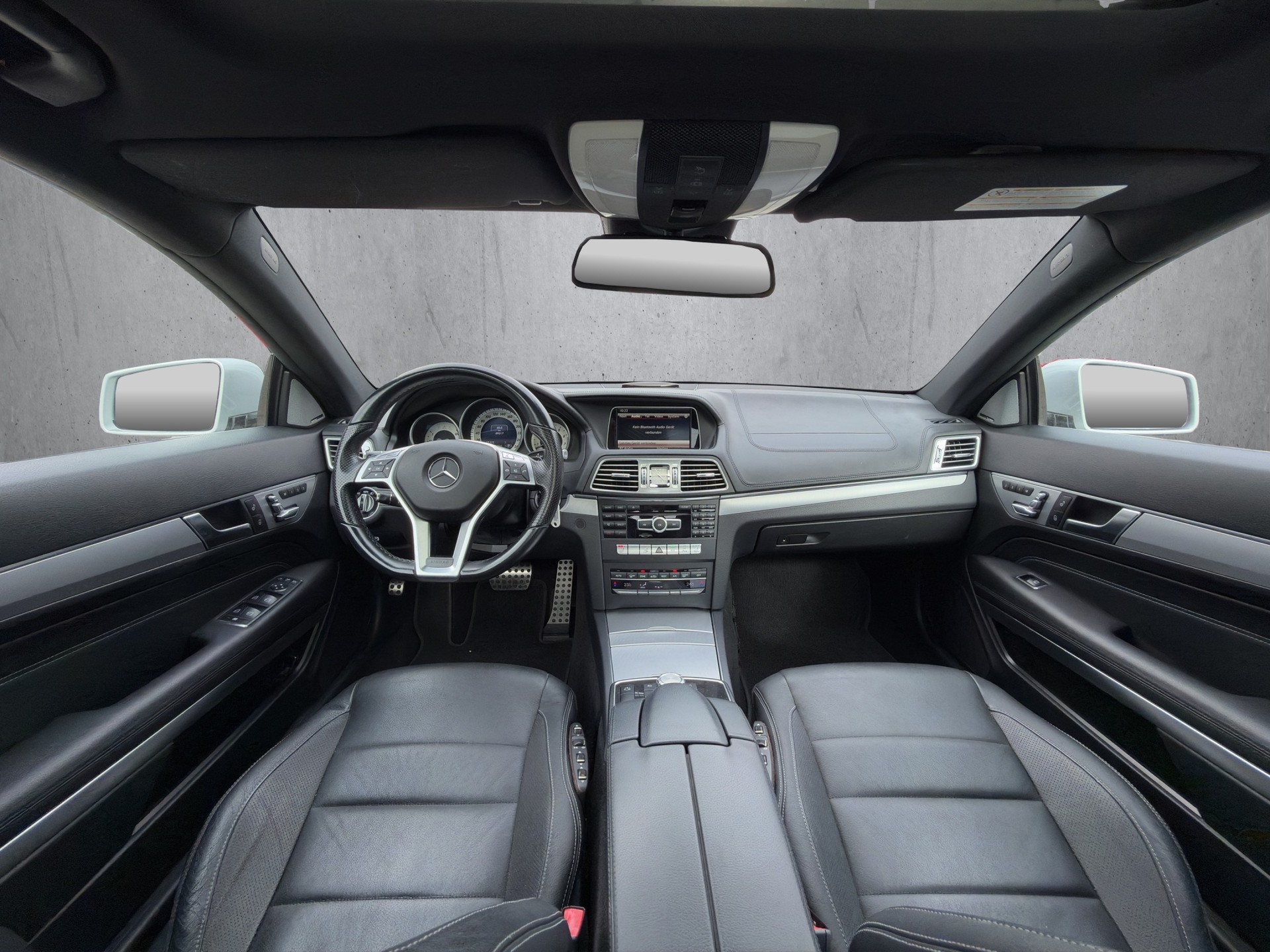 MERCEDES-BENZ E 300 AMG Coupé-image-12