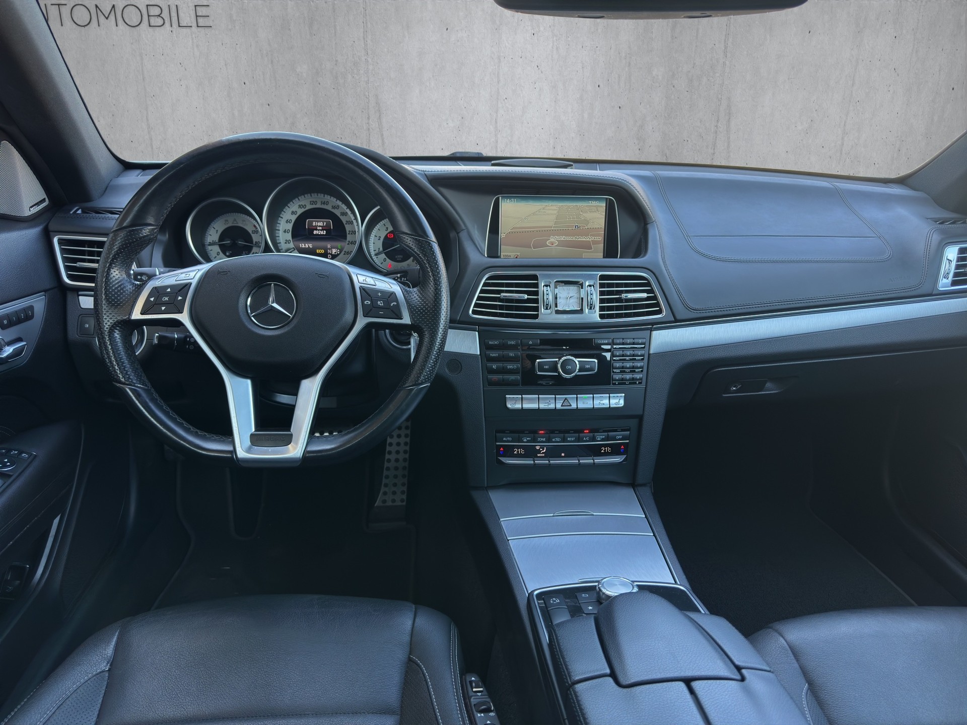 MERCEDES-BENZ E 300 Coupé-image-14
