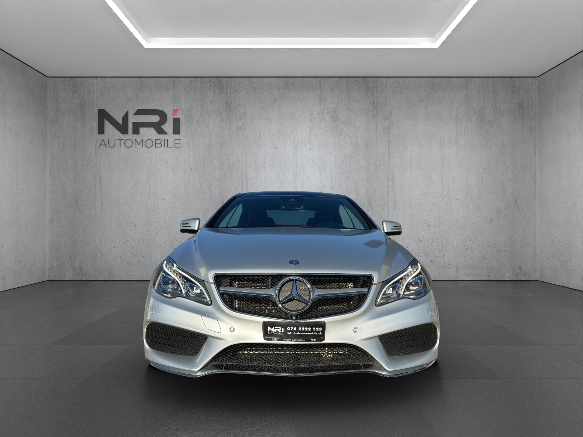 MERCEDES-BENZ E 300 Coupé-showroom-element-2