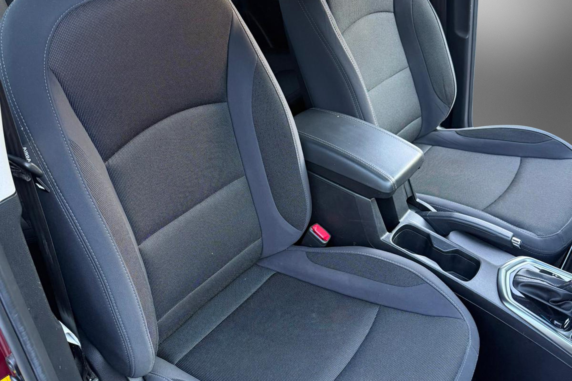 KGM-SsangYong Tivoli 1.5 T GDI Quartz 4WD Automat-image-10