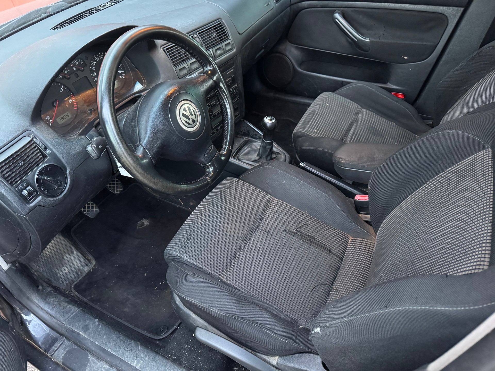 VW Golf 1.9 TDI PD 4Motion-image-5