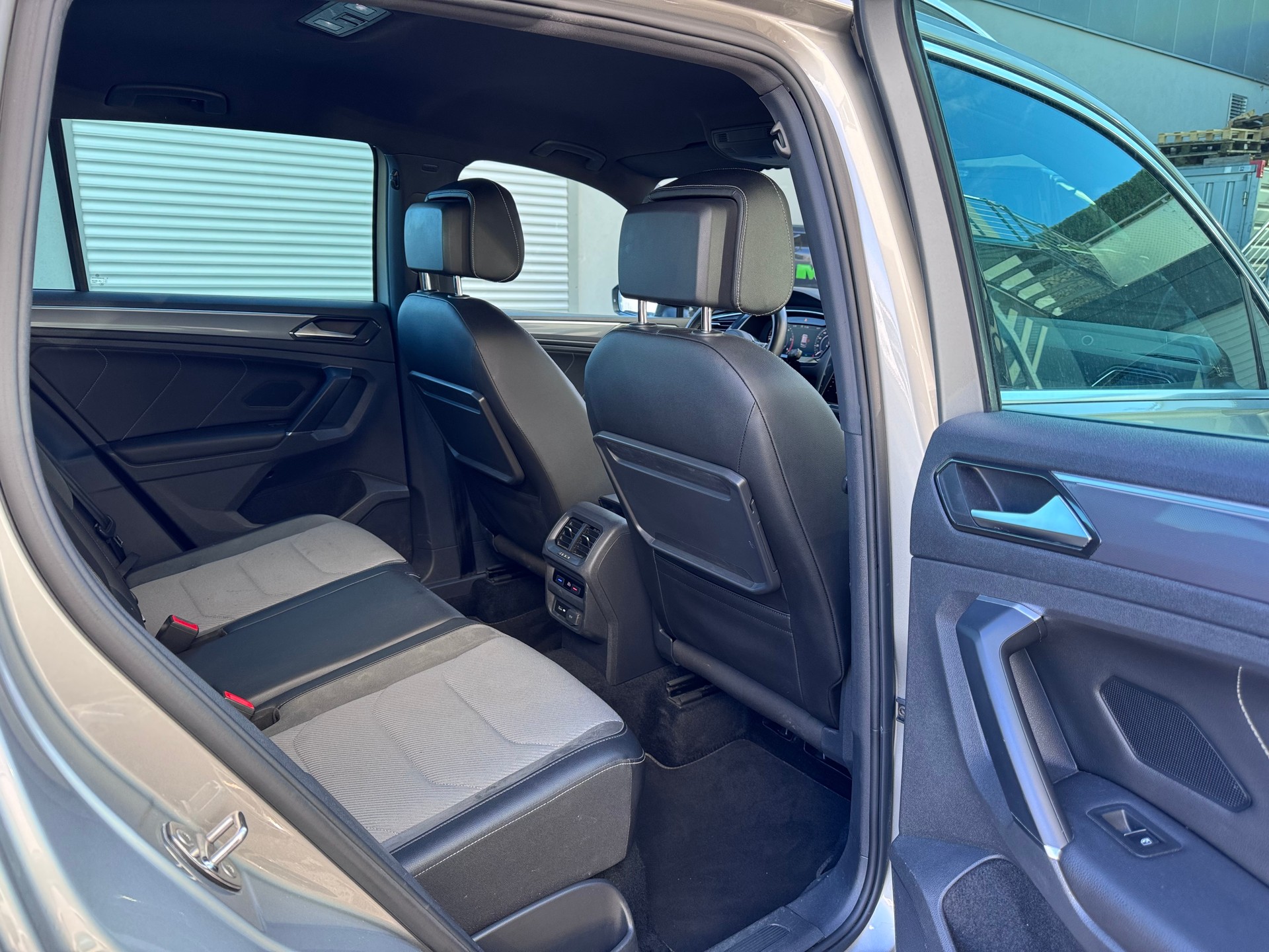 VW Tiguan 2.0 TDI SCR Highline 4Motion DSG-image-11