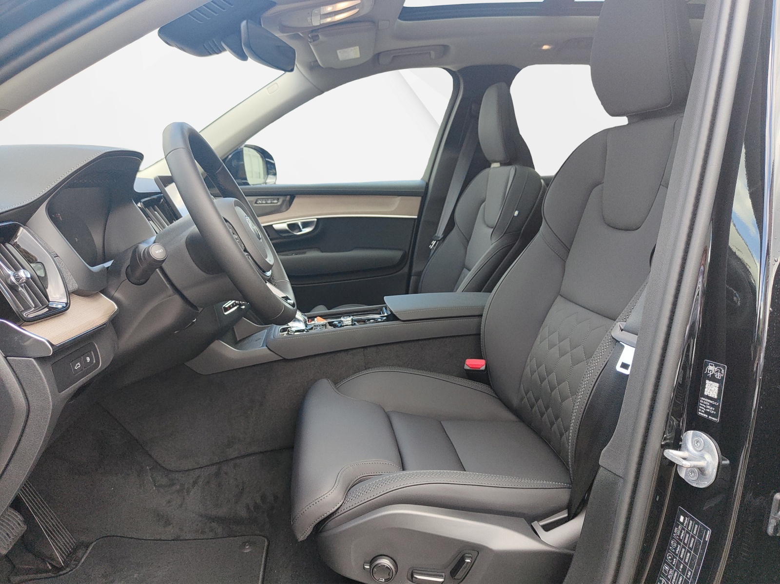 VOLVO XC90 2.0 T8 TE Plus Bright eAWD-showroom-element-3