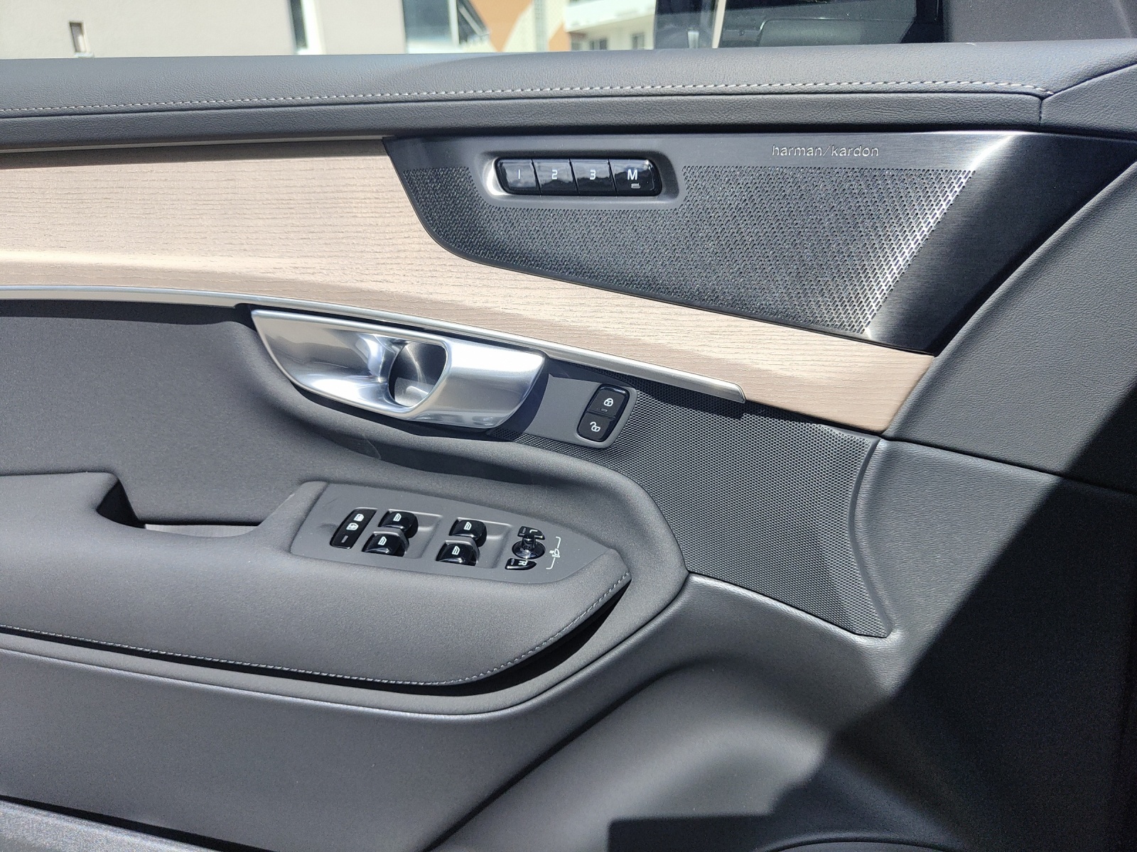 VOLVO XC90 2.0 T8 TE Plus Bright eAWD-image-8