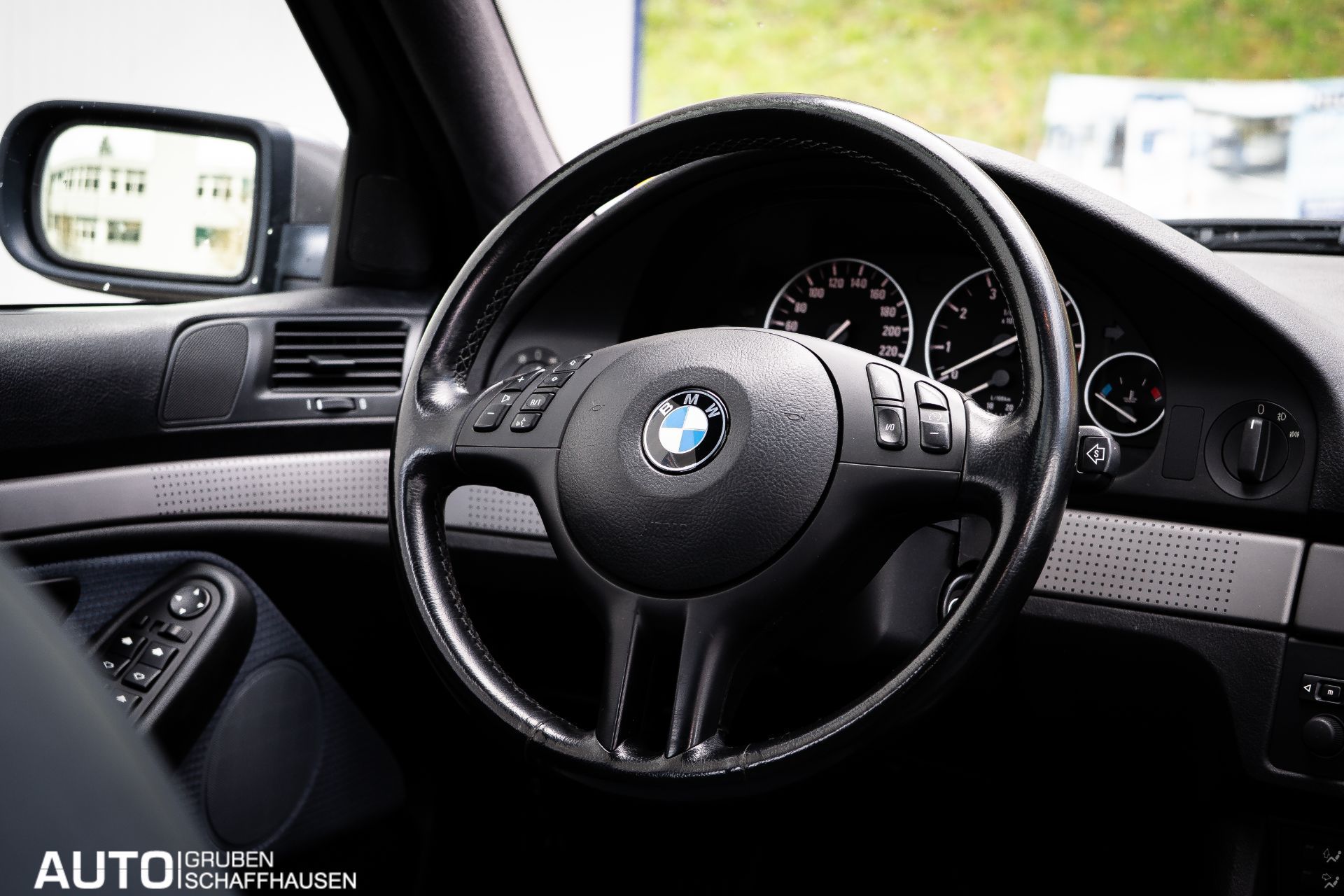 BMW 520 i Touring-image-17