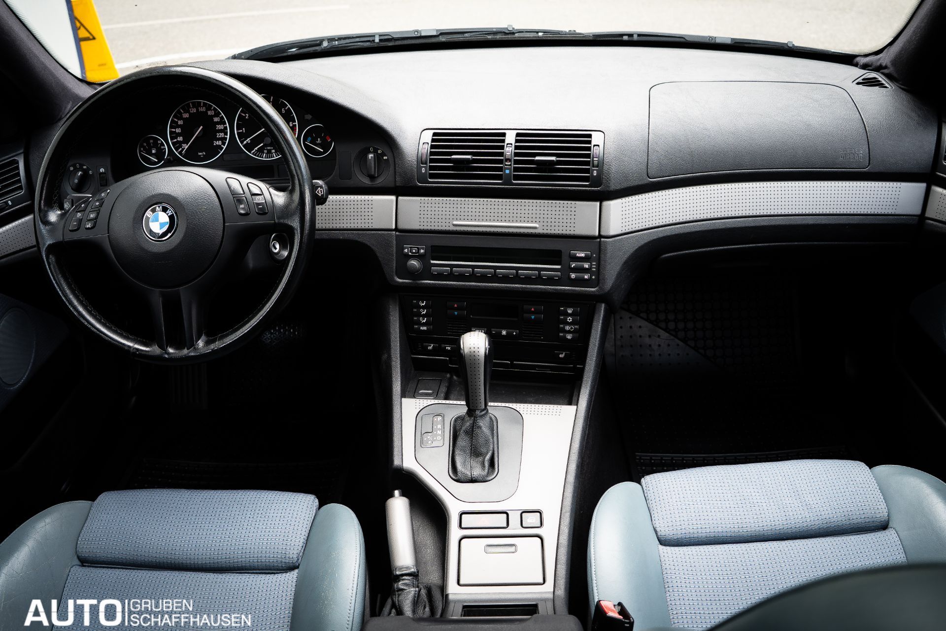 BMW 520 i Touring-image-16