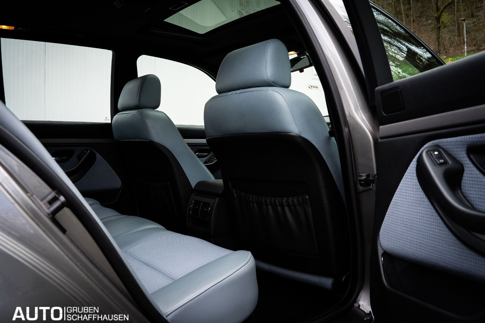 BMW 520 i Touring-image-14