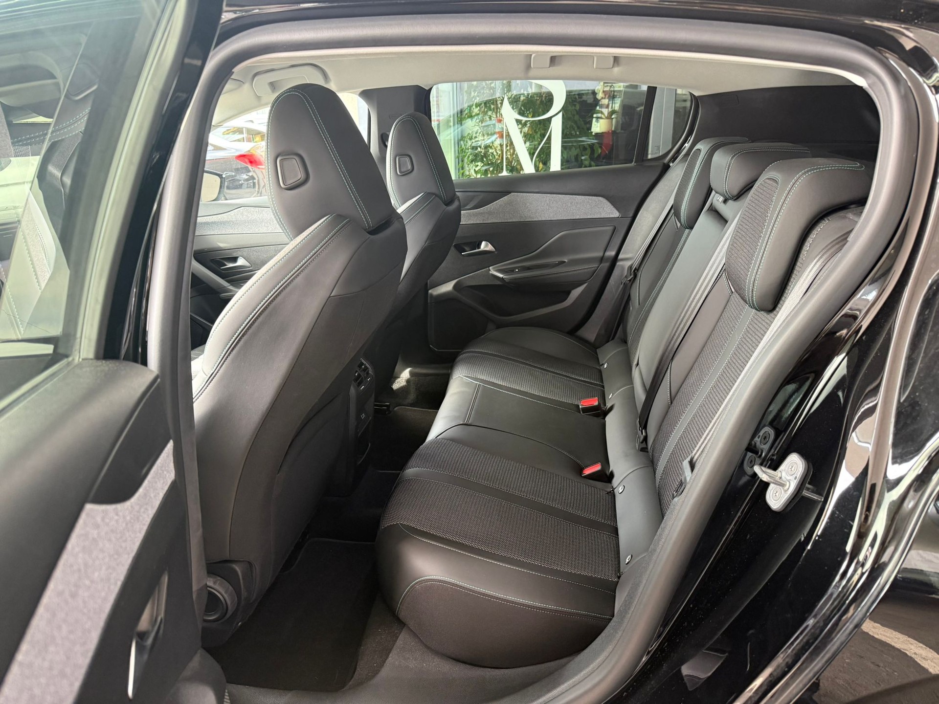PEUGEOT 308 1.2 Pure Tech Allure EAT8-image-15
