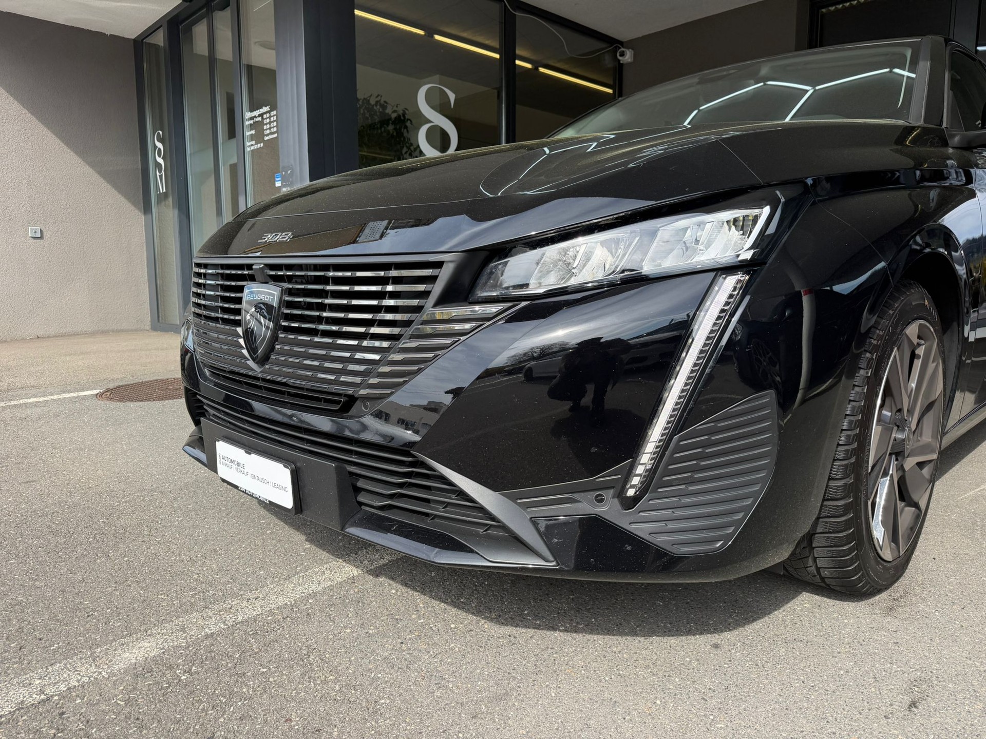 PEUGEOT 308 1.2 Pure Tech Allure EAT8-image-6