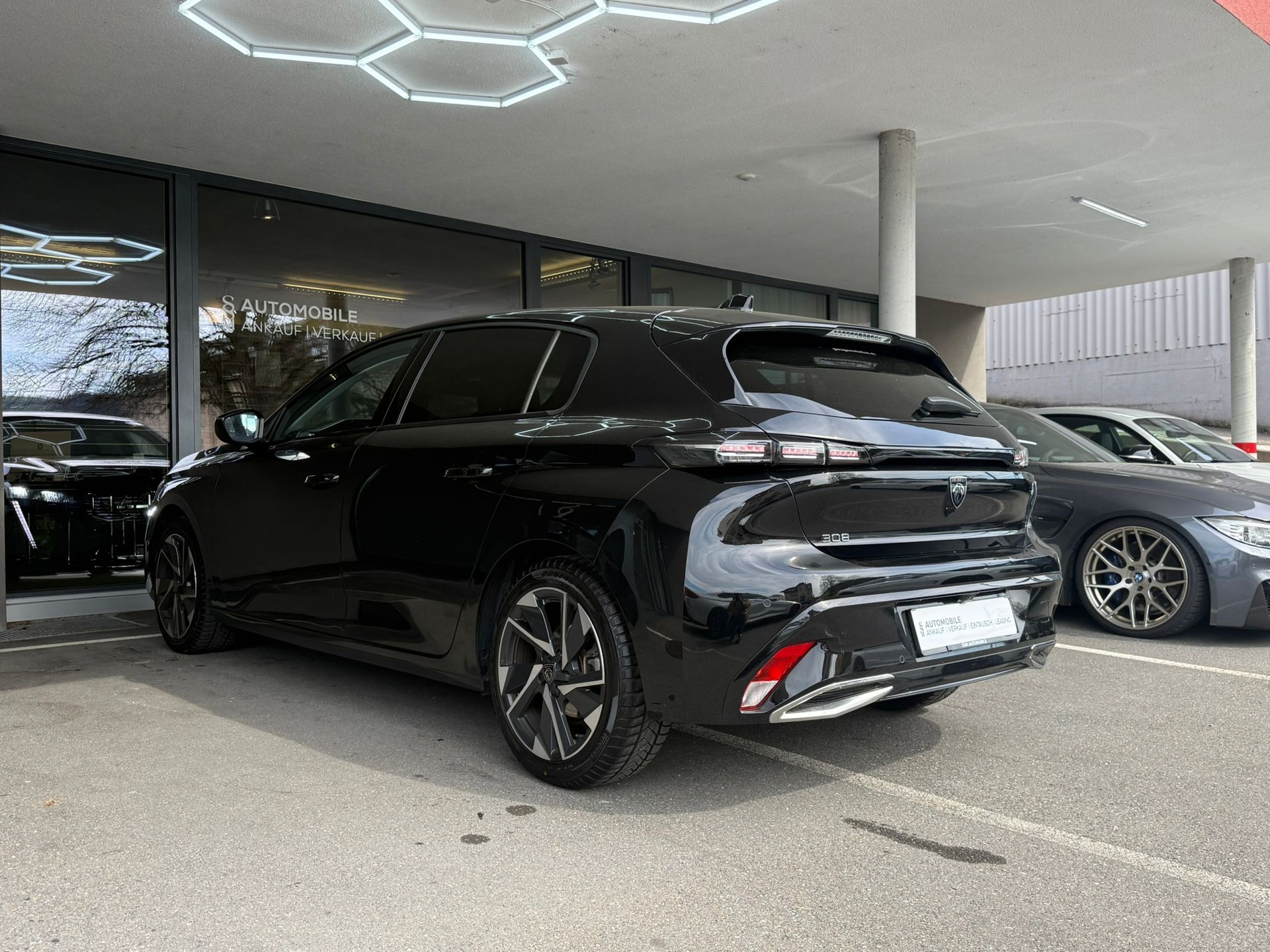 PEUGEOT 308 1.2 Pure Tech Allure EAT8-image-9