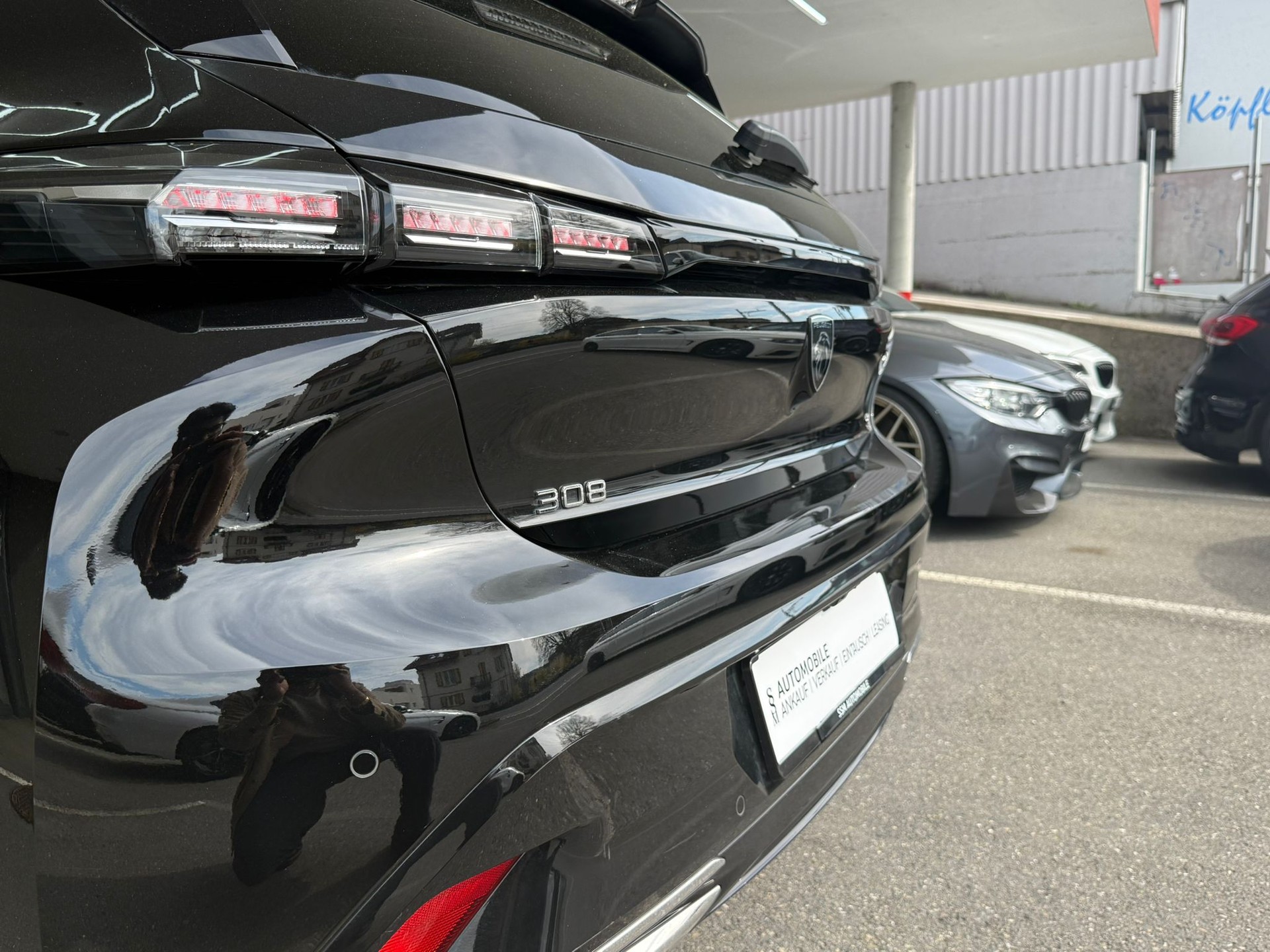 PEUGEOT 308 1.2 Pure Tech Allure EAT8-image-10
