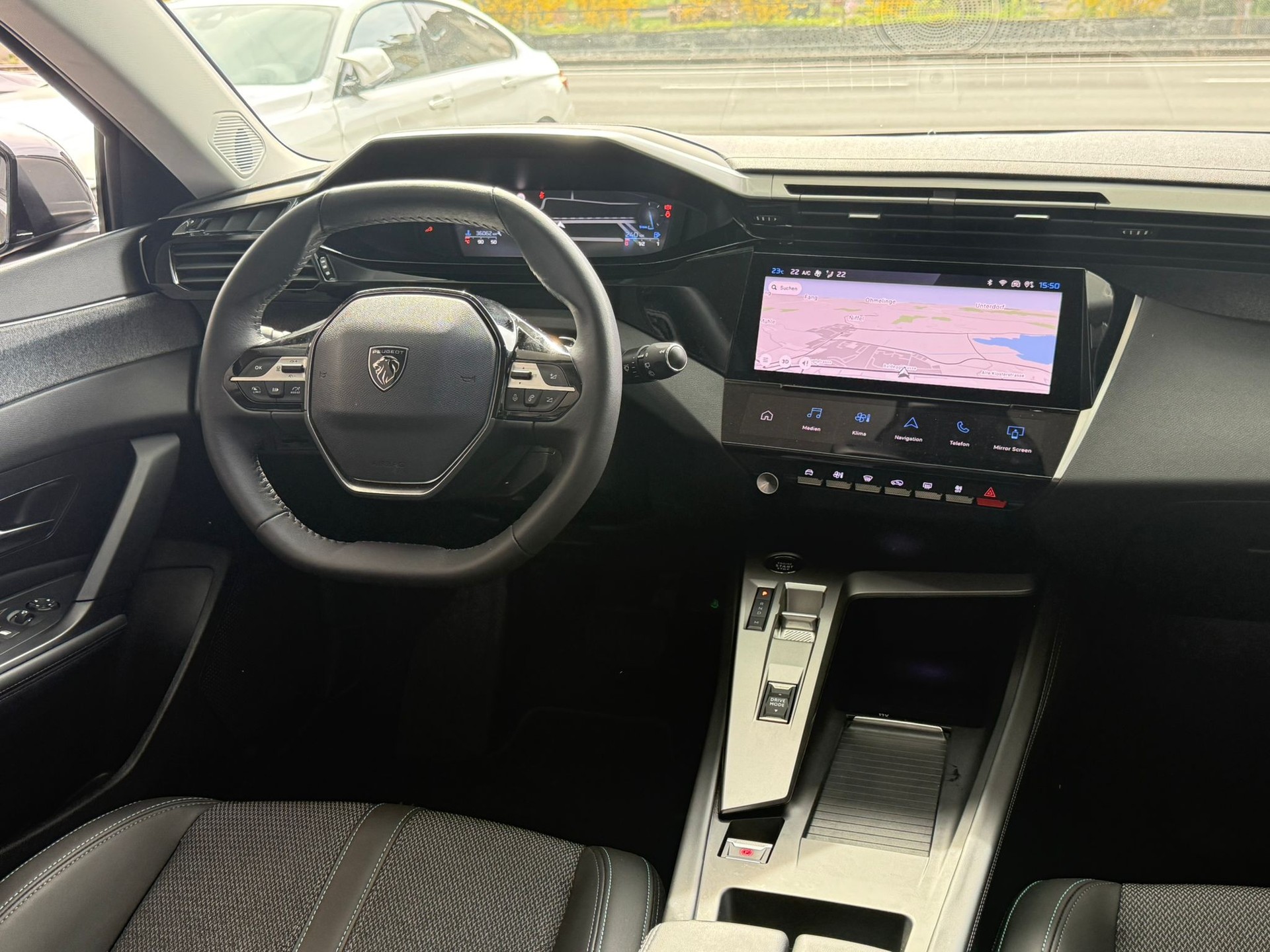 PEUGEOT 308 1.2 Pure Tech Allure EAT8-image-22