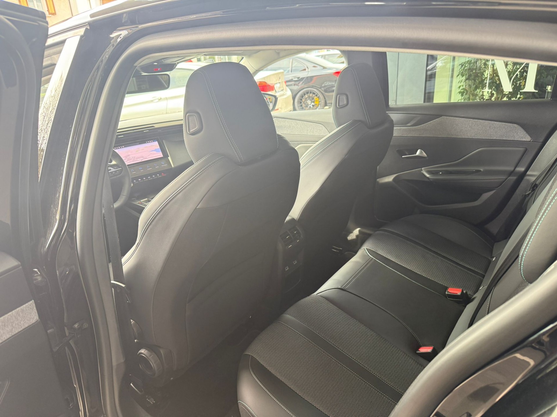 PEUGEOT 308 1.2 Pure Tech Allure EAT8-image-14
