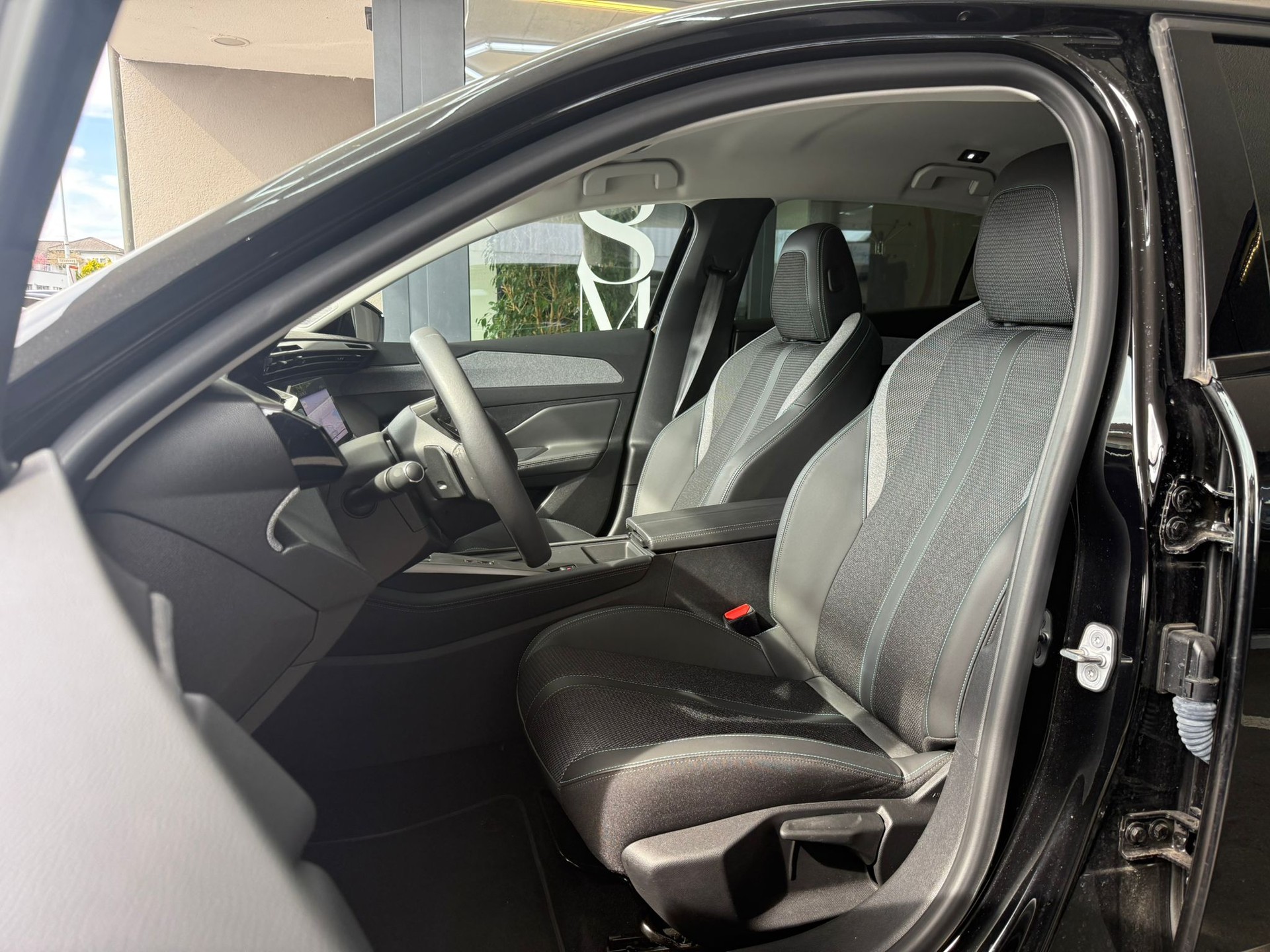 PEUGEOT 308 1.2 Pure Tech Allure EAT8-image-13