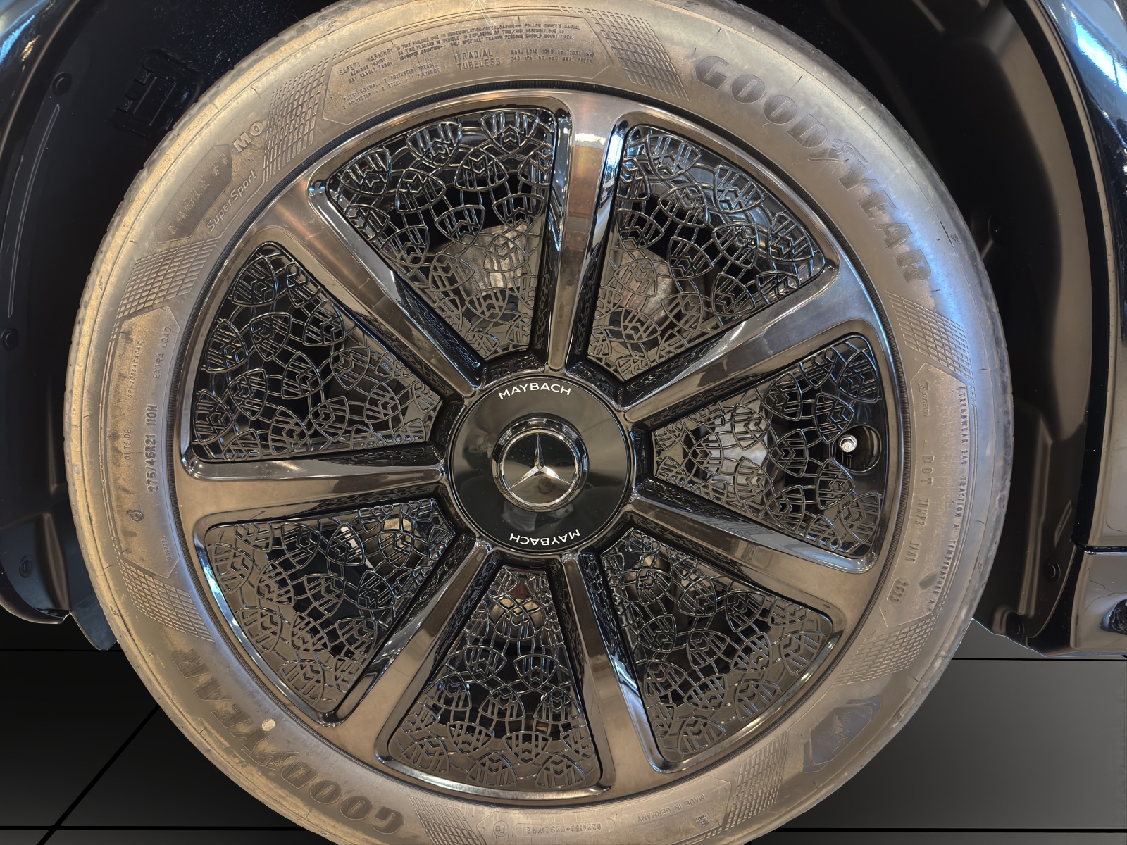 MERCEDES-BENZ EQS SUV 680 Maybach-image-5