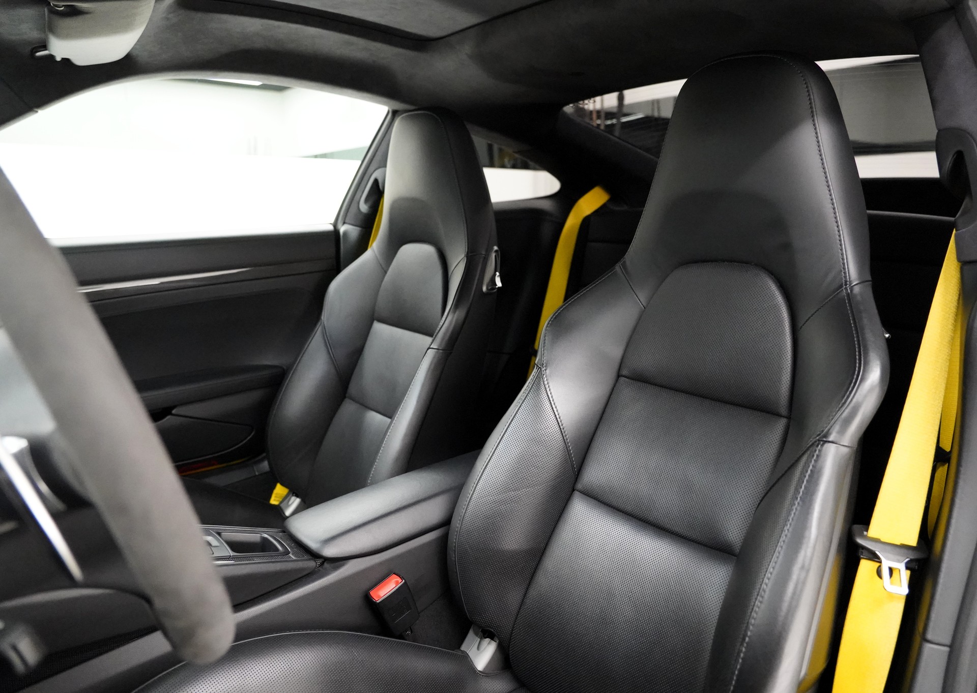 PORSCHE 911 Turbo S-image-8
