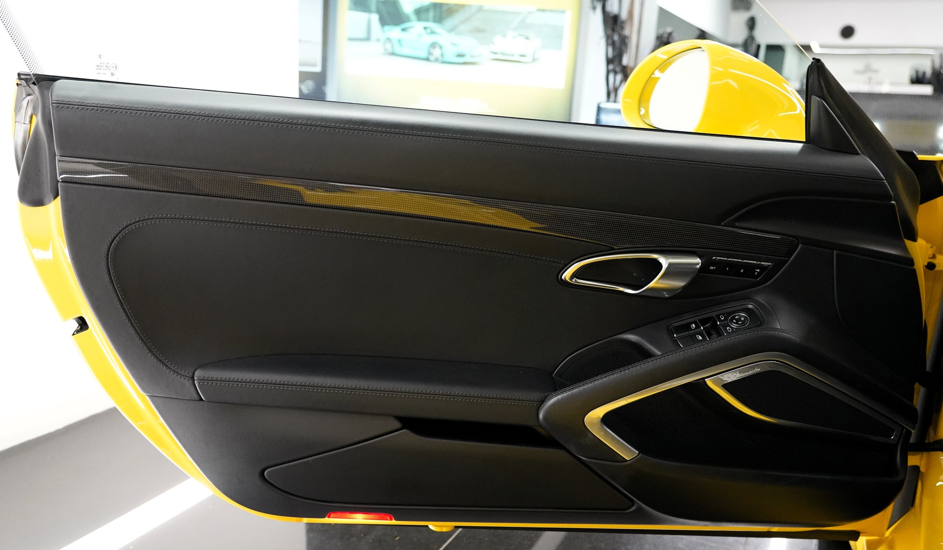 PORSCHE 911 Turbo S-image-9
