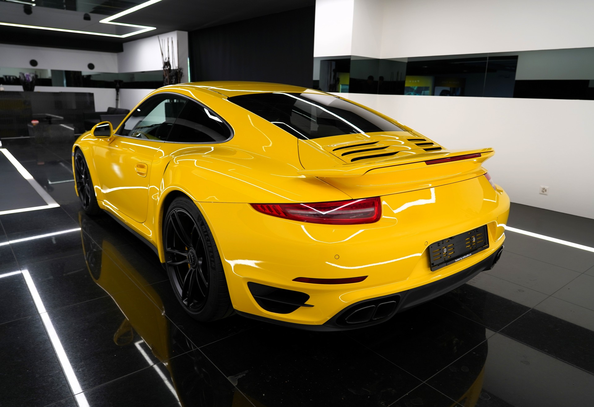 PORSCHE 911 Turbo S-image-4