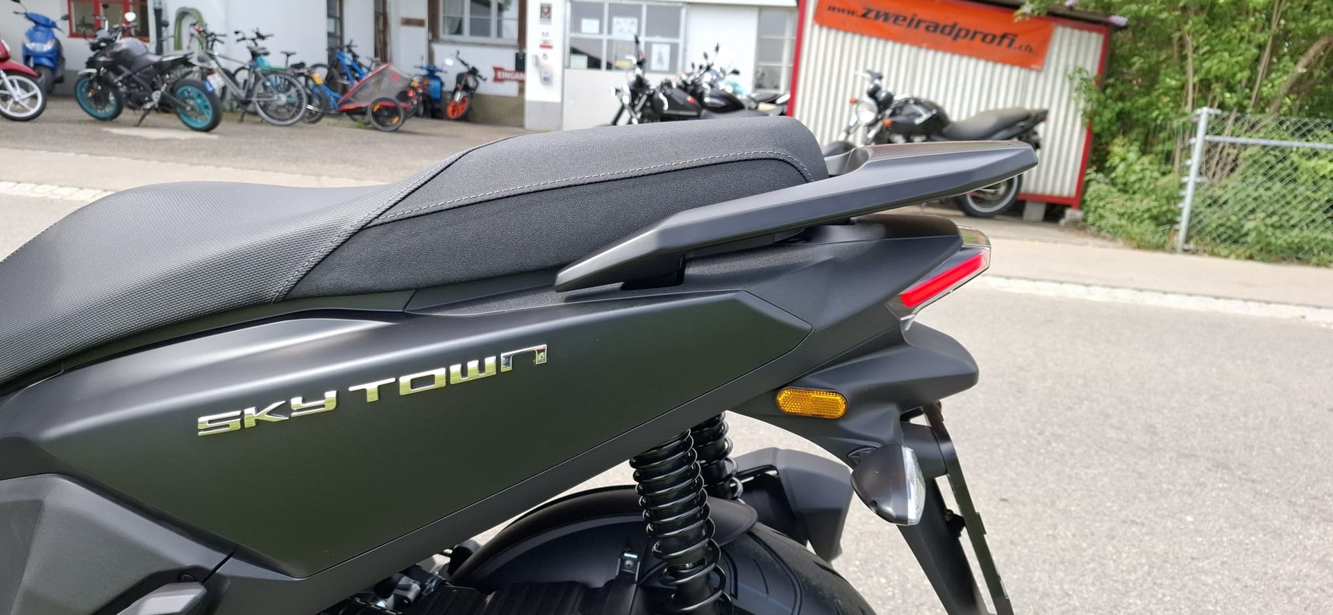 KYMCO SKY TOWN-image-13