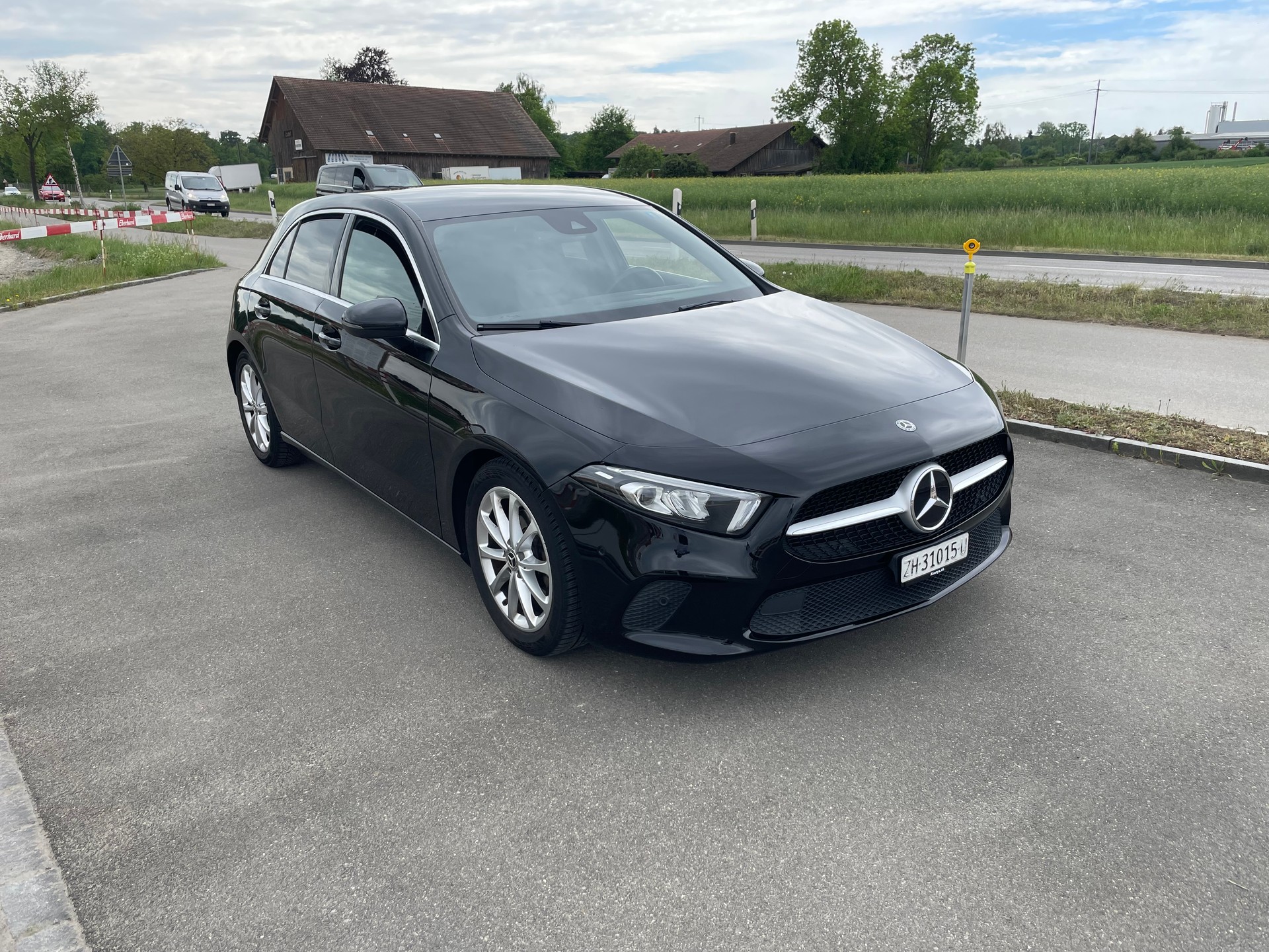 MERCEDES-BENZ A 180 Style 7G-DCT-image-2