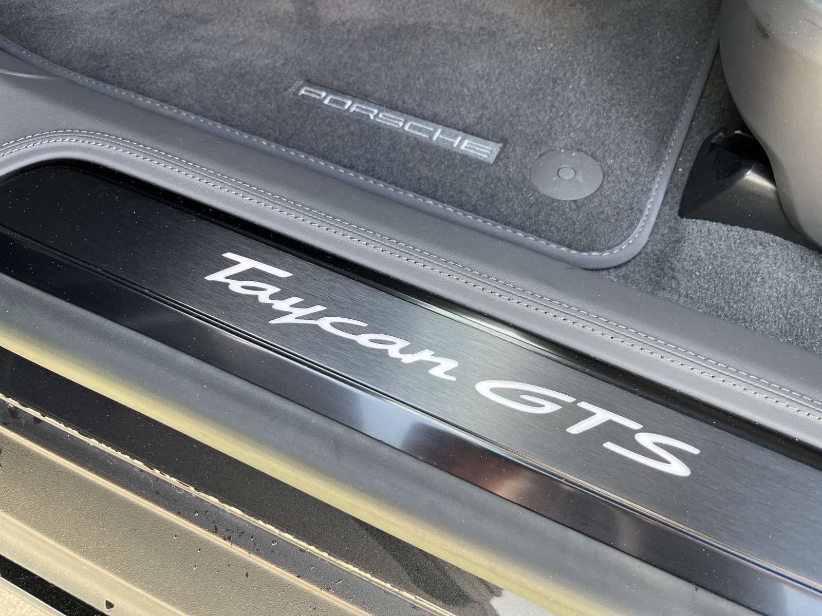 PORSCHE Taycan Sport Turismo GTS-image-18
