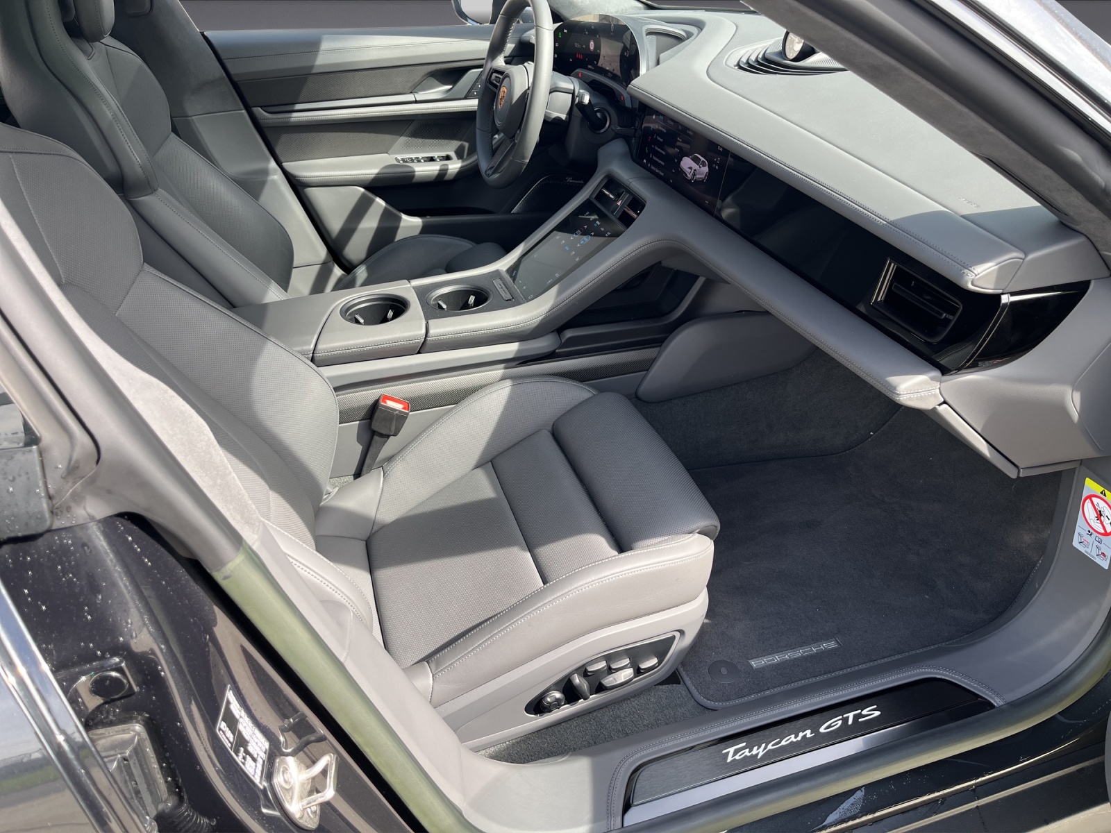 PORSCHE Taycan Sport Turismo GTS-image-14