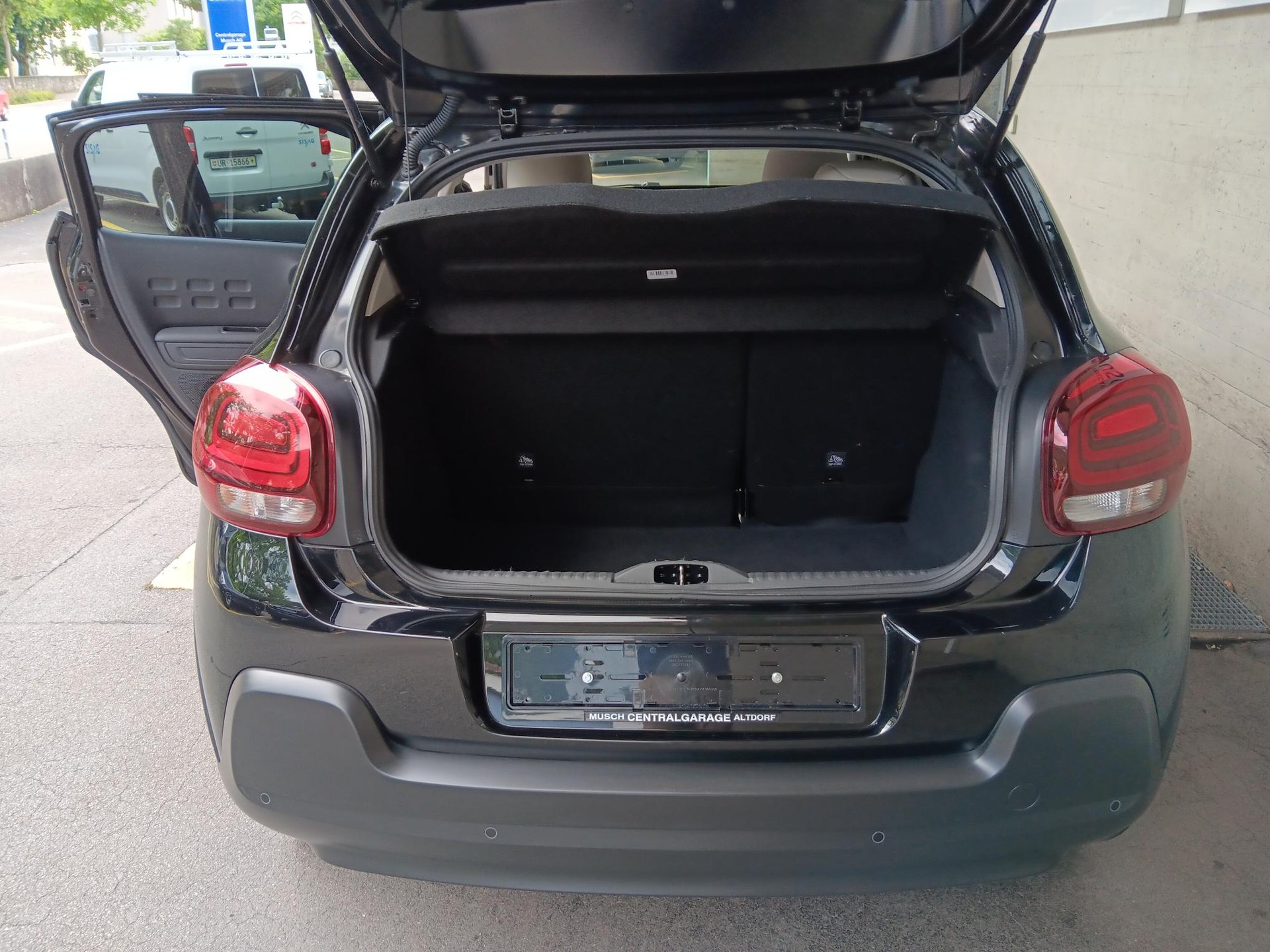 CITROEN C3 1.2i PureTech Swiss Edition EAT6-image-9