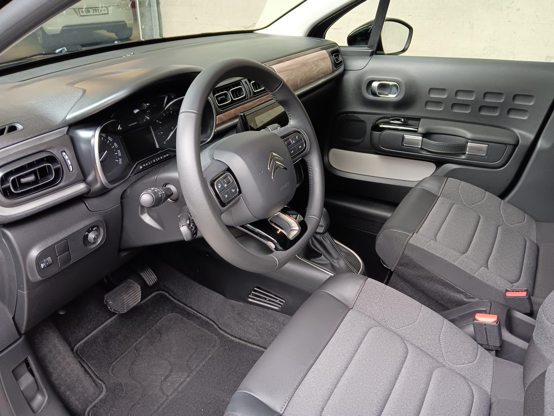 CITROEN C3 1.2i PureTech Swiss Edition EAT6-image-11