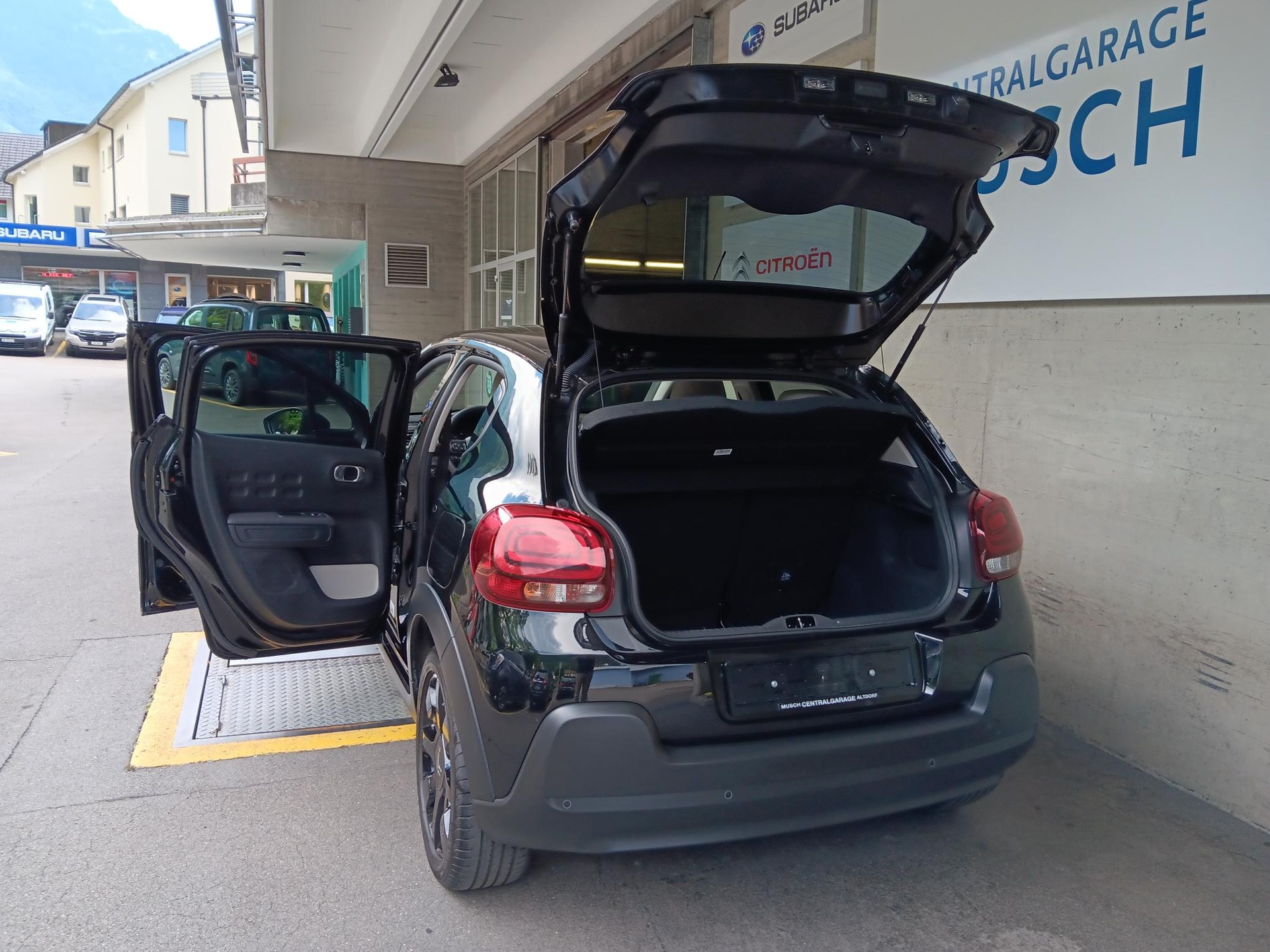 CITROEN C3 1.2i PureTech Swiss Edition EAT6-image-7