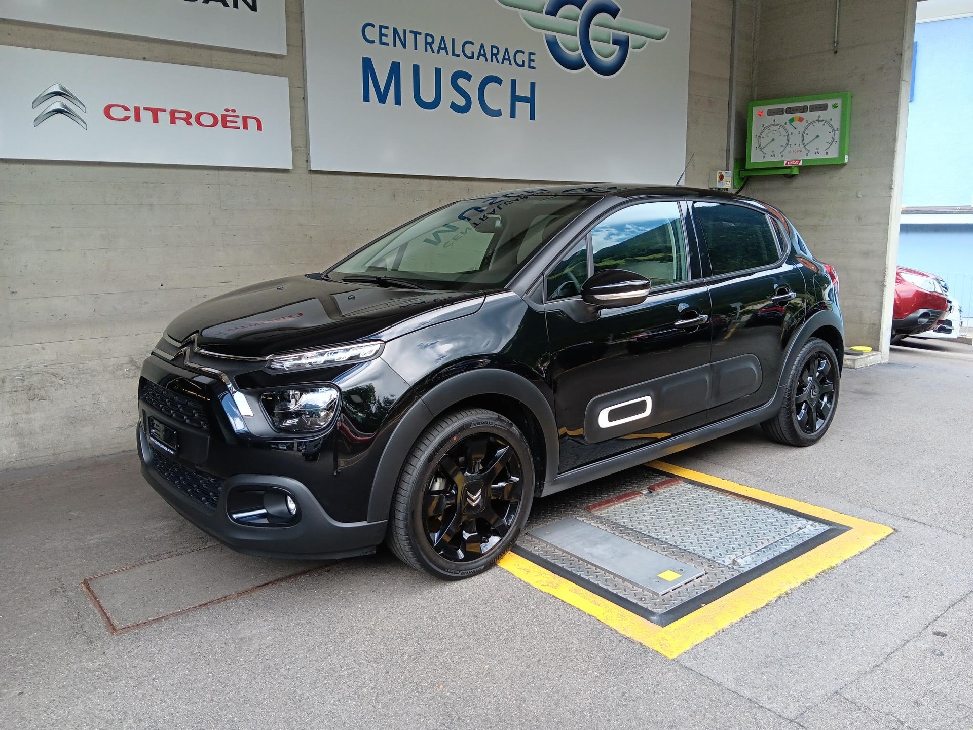 CITROEN C3 1.2i PureTech Swiss Edition EAT6-showroom-element-1