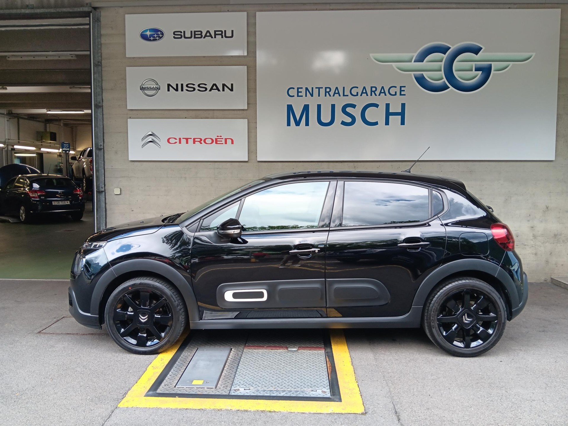 CITROEN C3 1.2i PureTech Swiss Edition EAT6-showroom-element-2