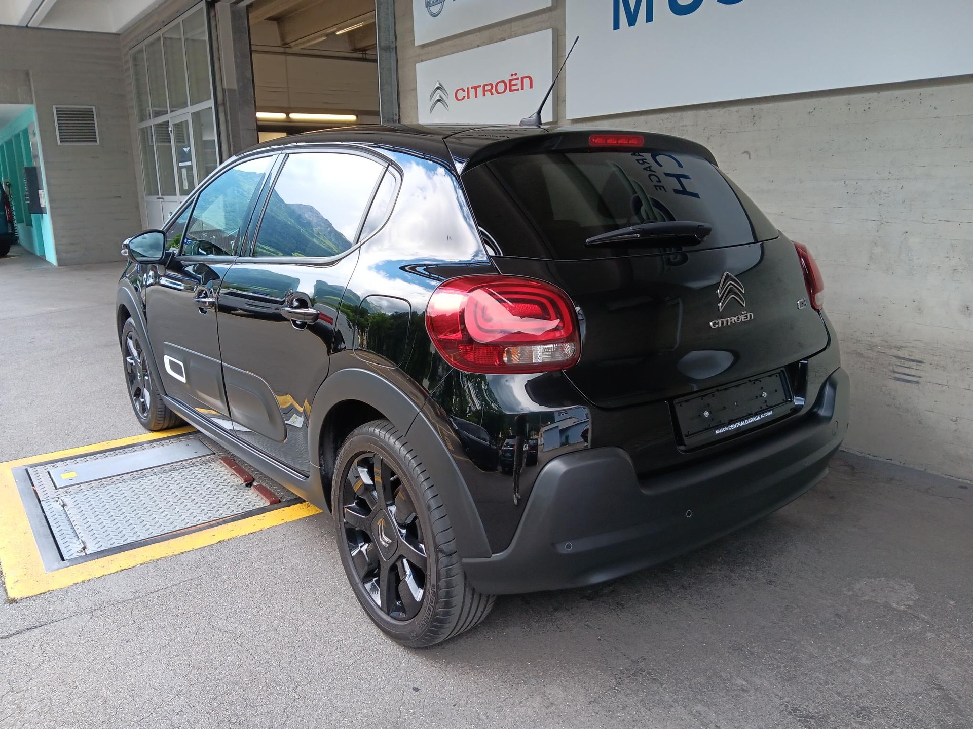 CITROEN C3 1.2i PureTech Swiss Edition EAT6-image-5