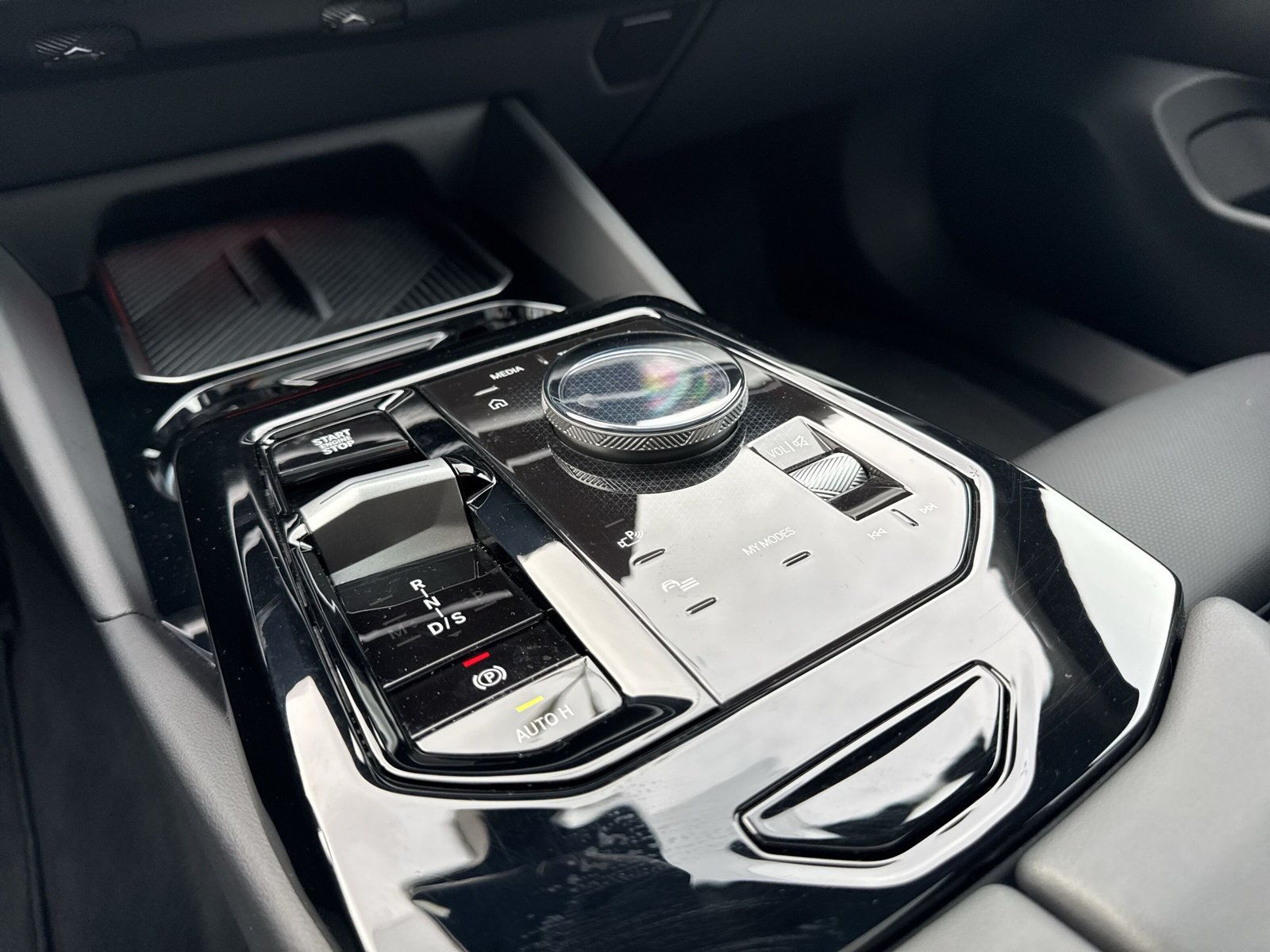 BMW 520d xDrive 48V Touring M Sport Steptronic-image-12