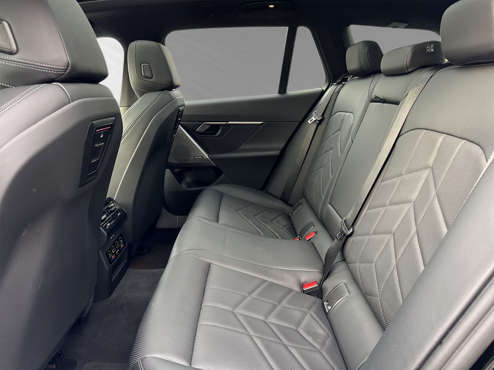 BMW 520d xDrive 48V Touring M Sport Steptronic-image-6
