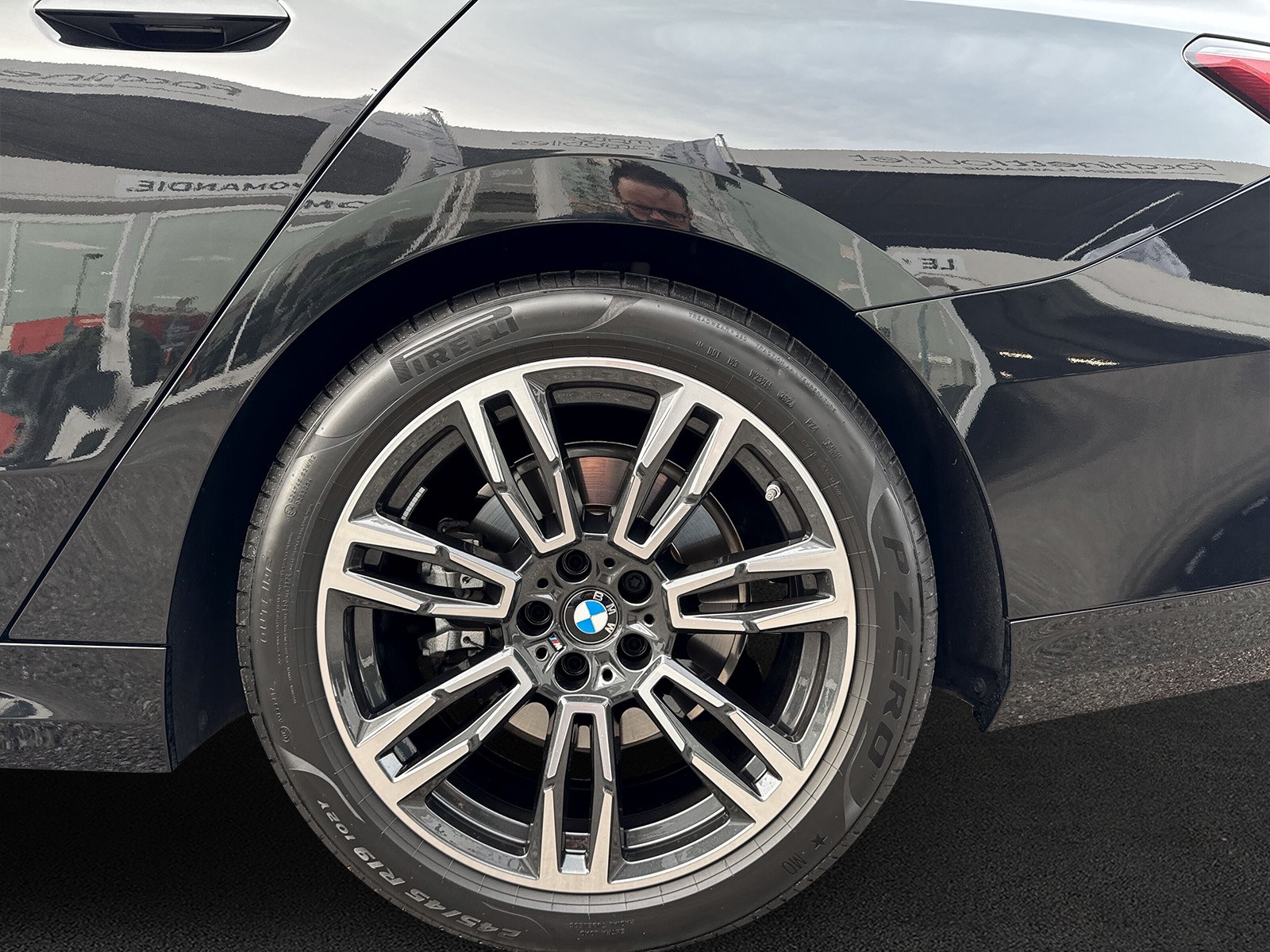 BMW 520d xDrive 48V Touring M Sport Steptronic-image-8