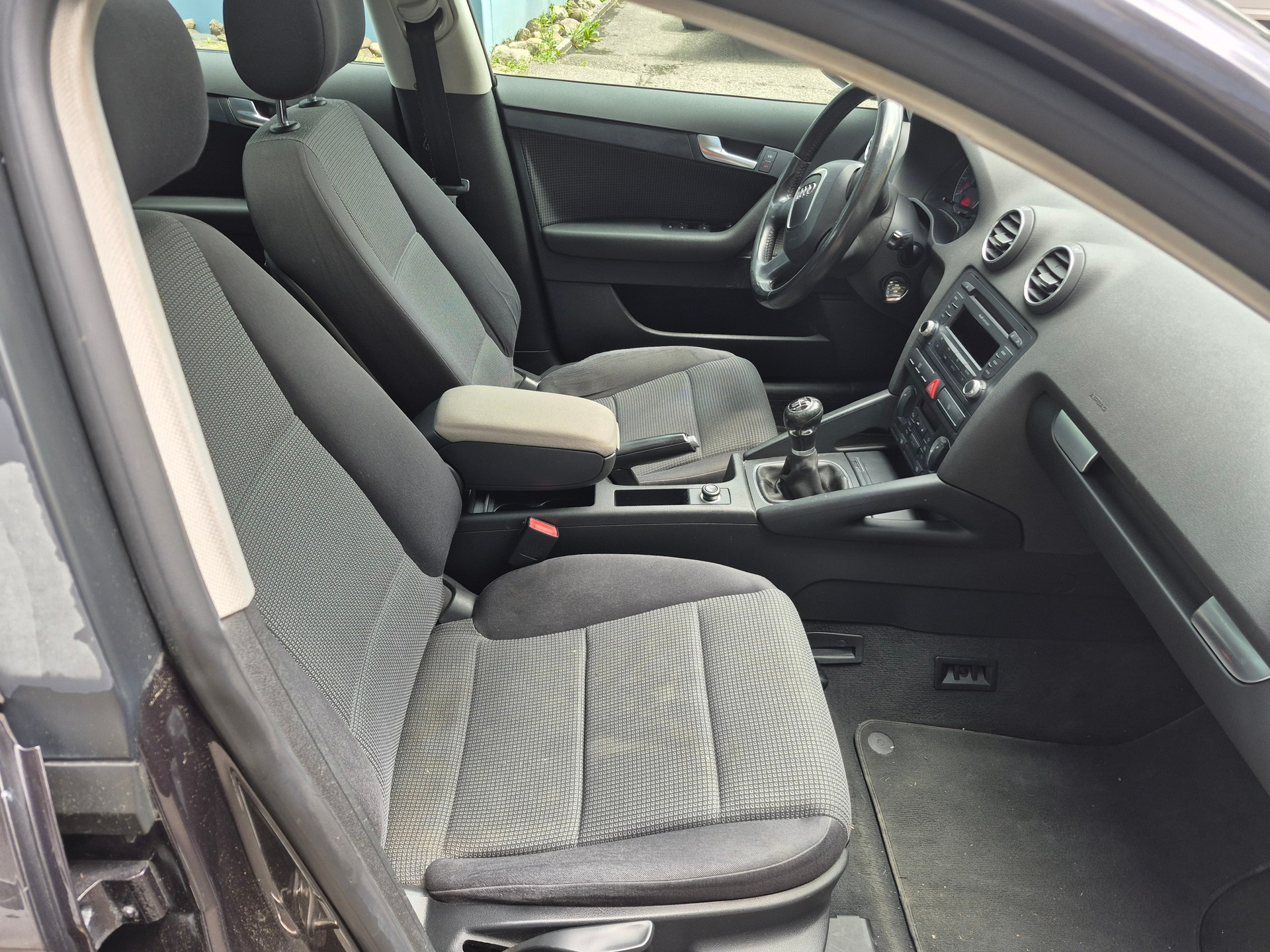 AUDI A3 Sportback 1.4 Turbo FSI Attraction-image-5