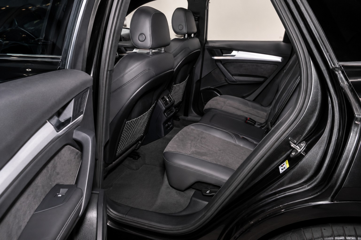 AUDI Q5 2.0 40 TDI S Line quattro S-Tronic-image-9