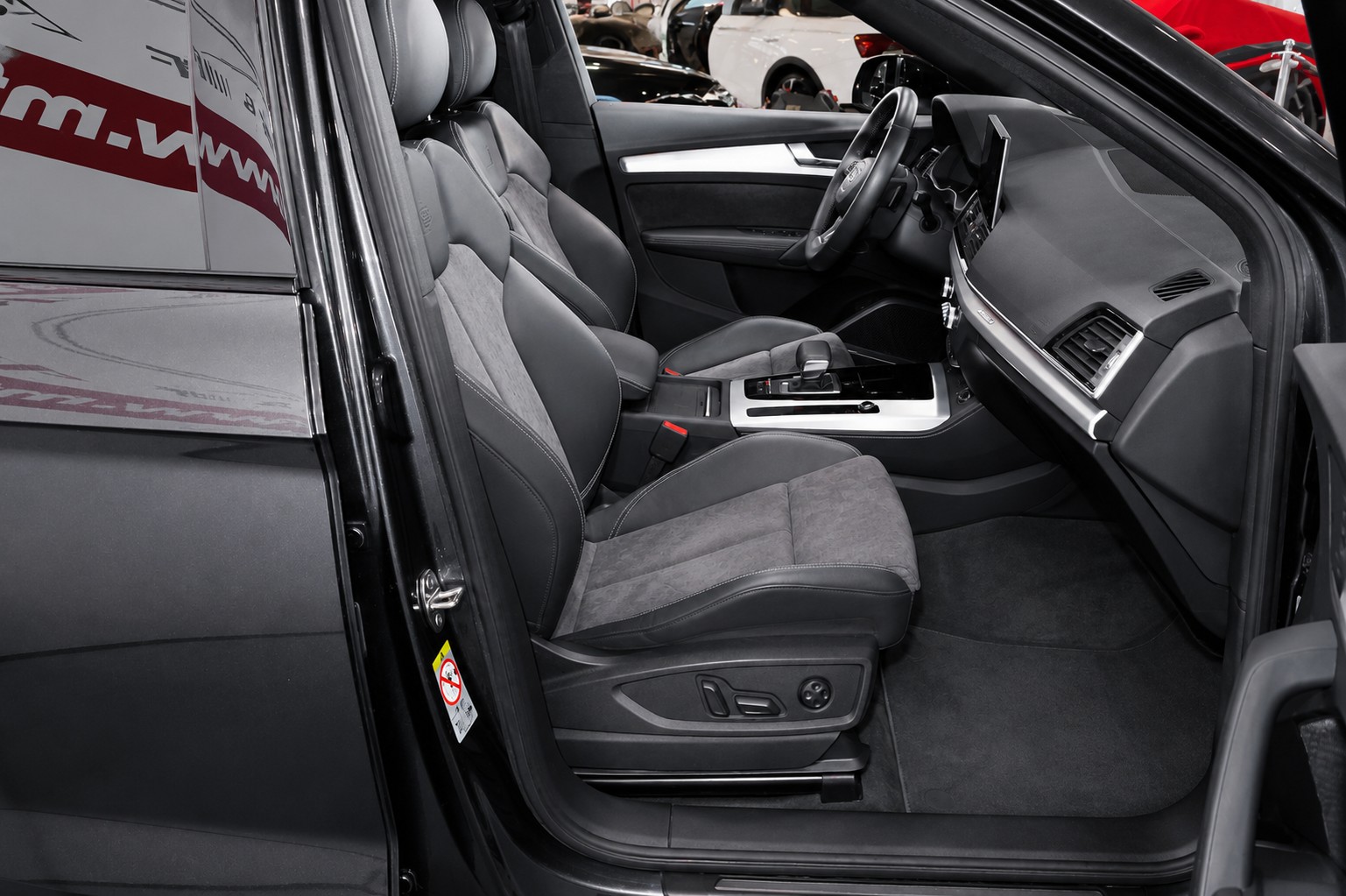 AUDI Q5 2.0 40 TDI S Line quattro S-Tronic-image-7