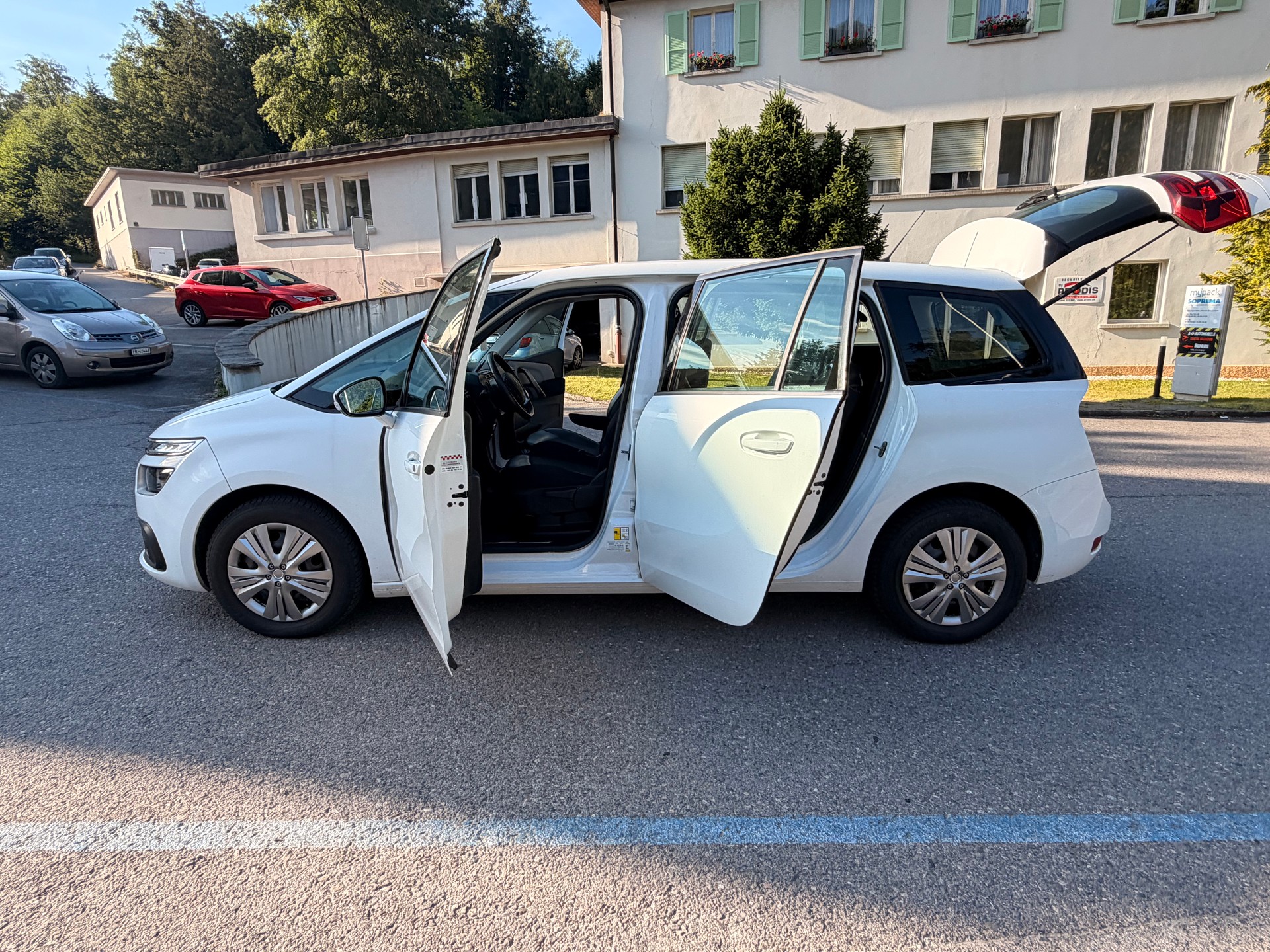 CITROEN Grand C4 Picasso 1.6 BlueHDi Intensive EAT6-image-16