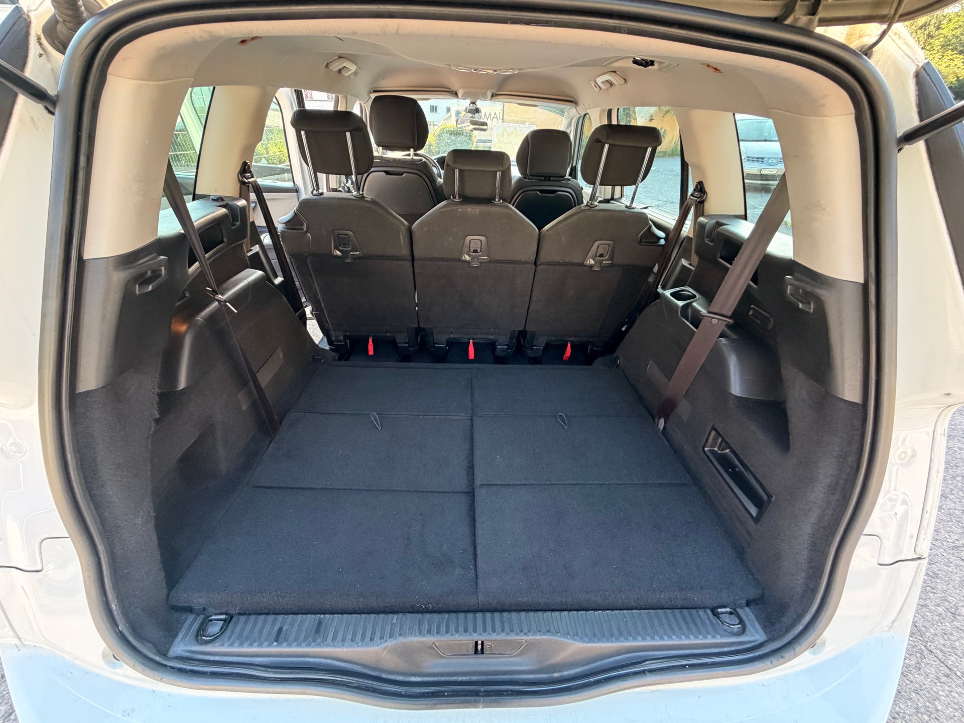 CITROEN Grand C4 Picasso 1.6 BlueHDi Intensive EAT6-image-11