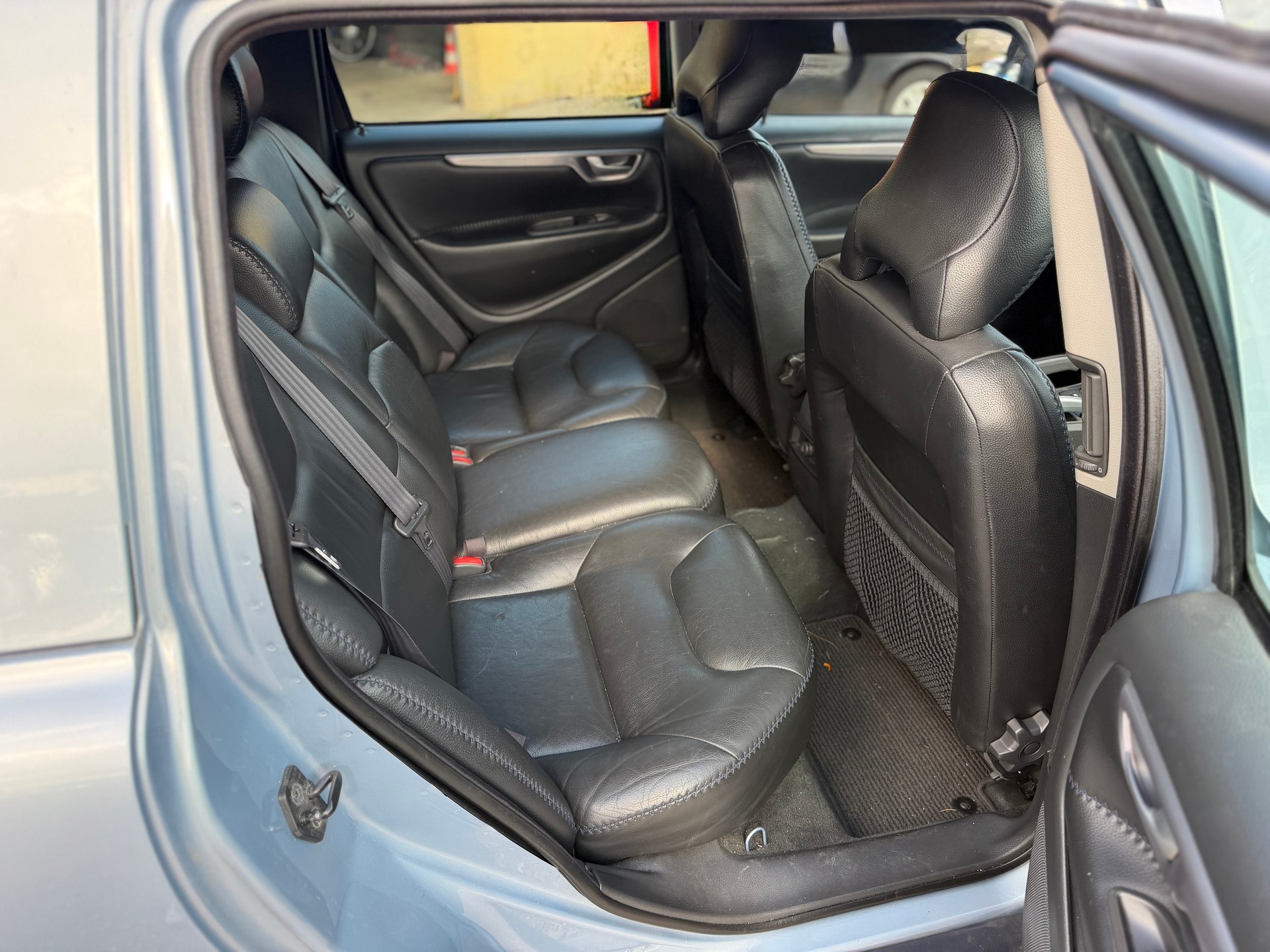 VOLVO XC70 D5 AWD Geartronic-image-11
