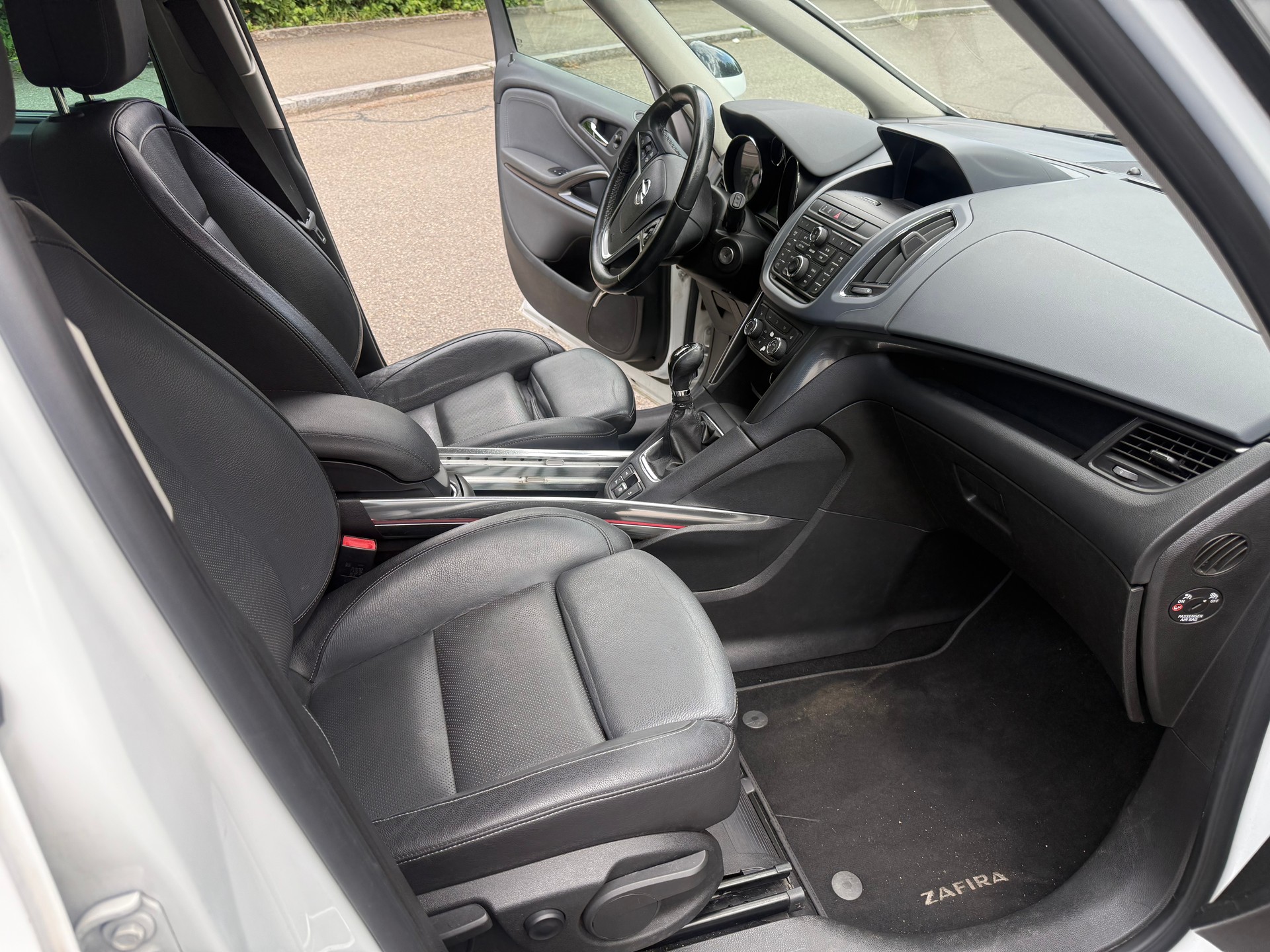 OPEL Zafira Tourer 1.4i 16V Cosmo-image-7