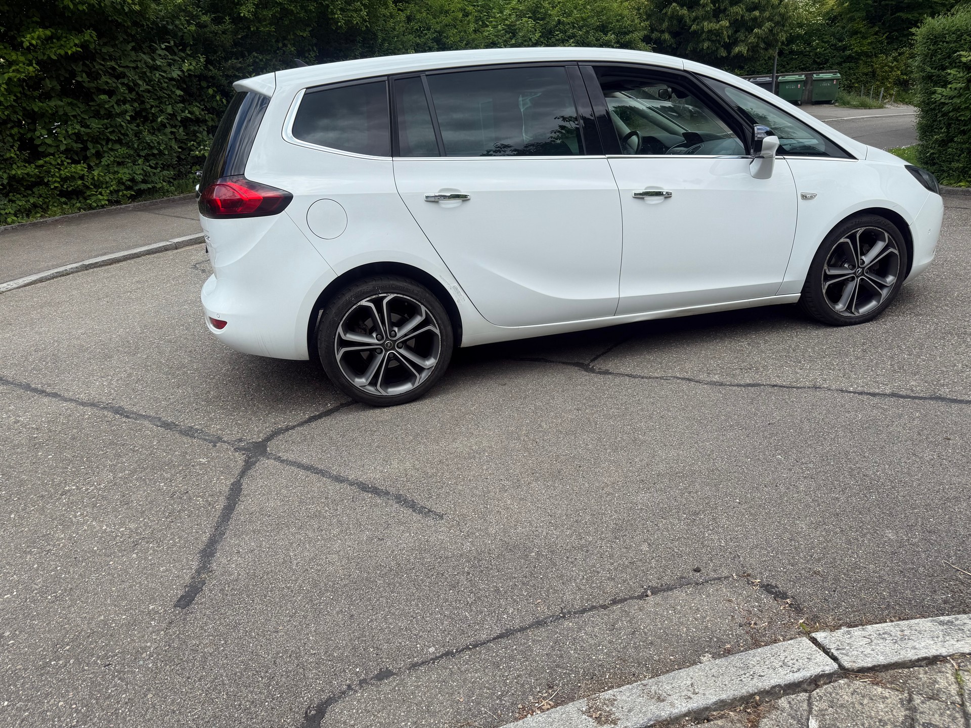OPEL Zafira Tourer 1.4i 16V Cosmo-image-2