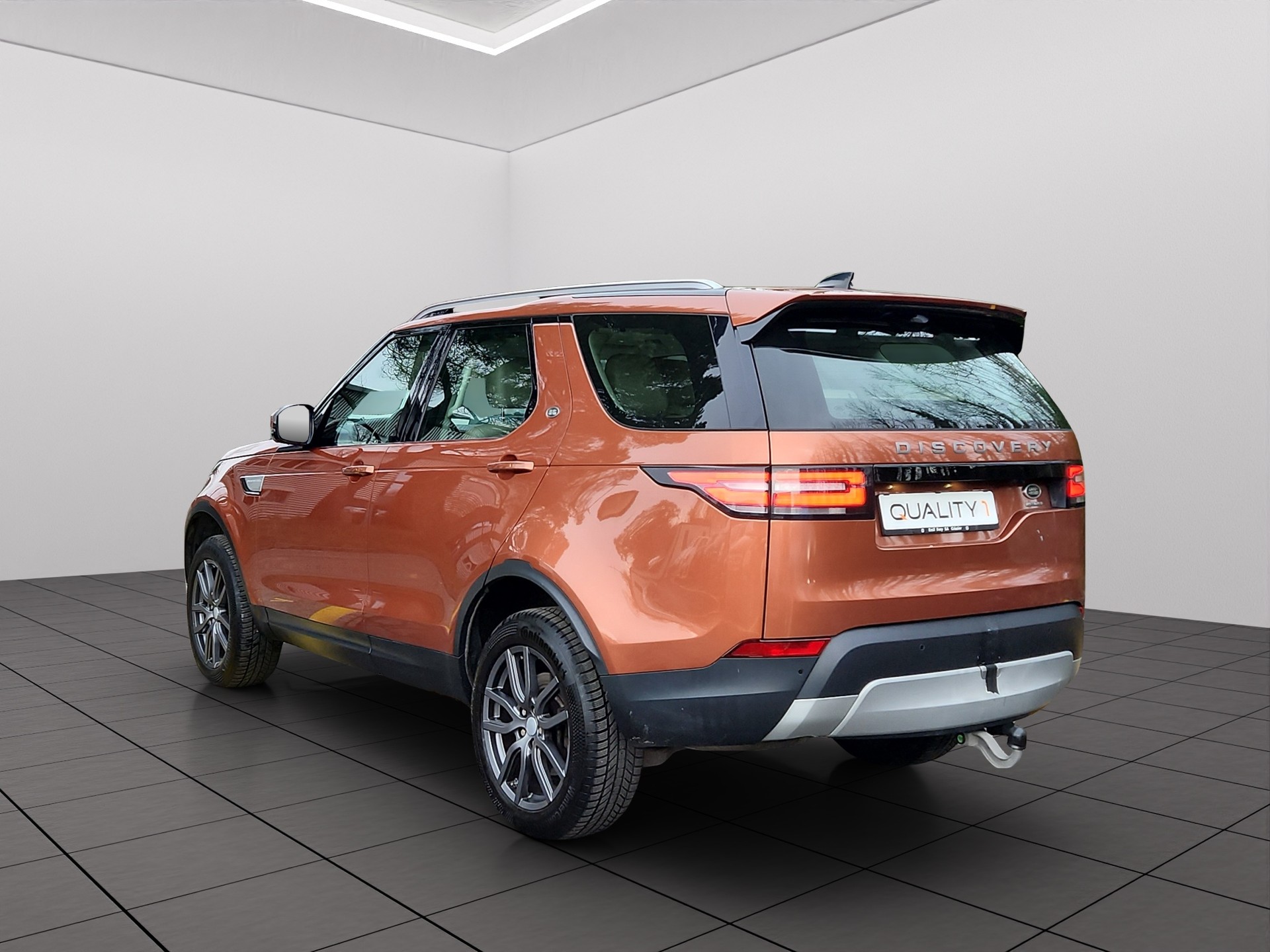 LAND ROVER Discovery 3.0 TD6 HSE Automatic-showroom-element-3