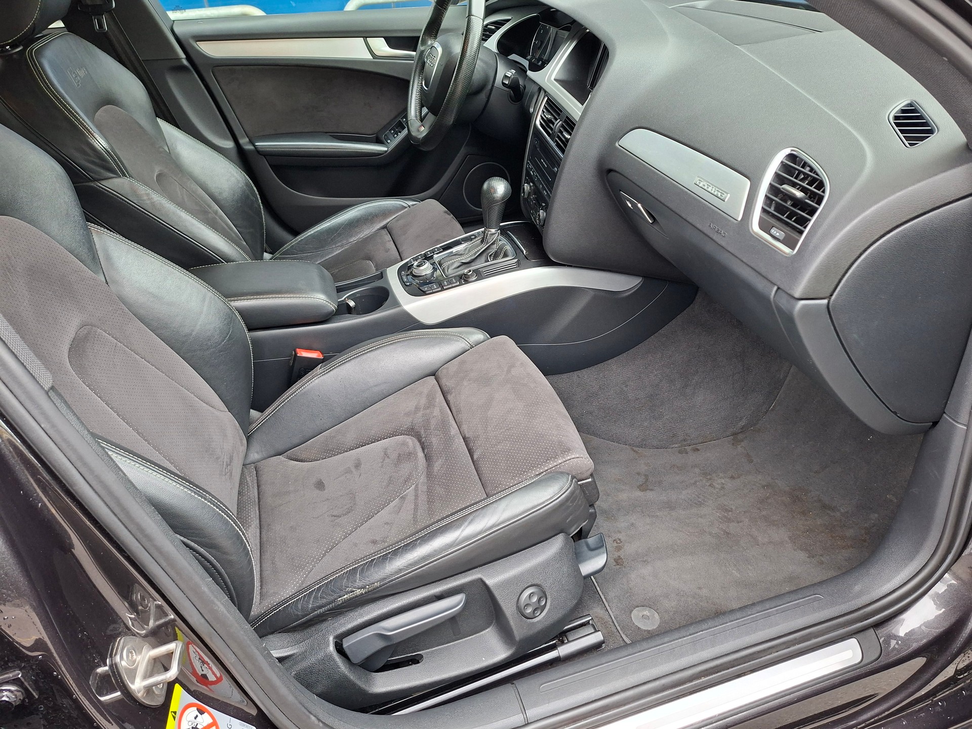 AUDI A4 Avant 3.0 TDI quattro S-tronic S-Line-image-7