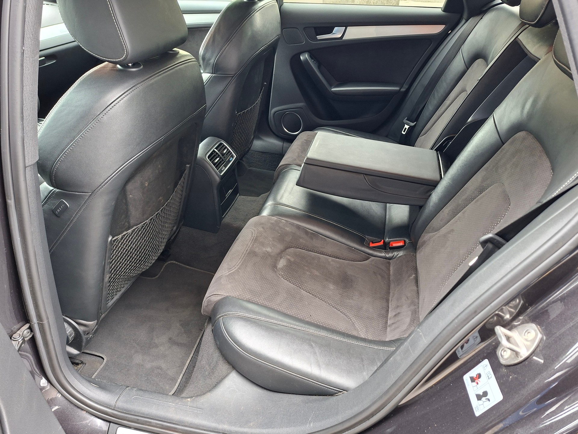 AUDI A4 Avant 3.0 TDI quattro S-tronic S-Line-image-9